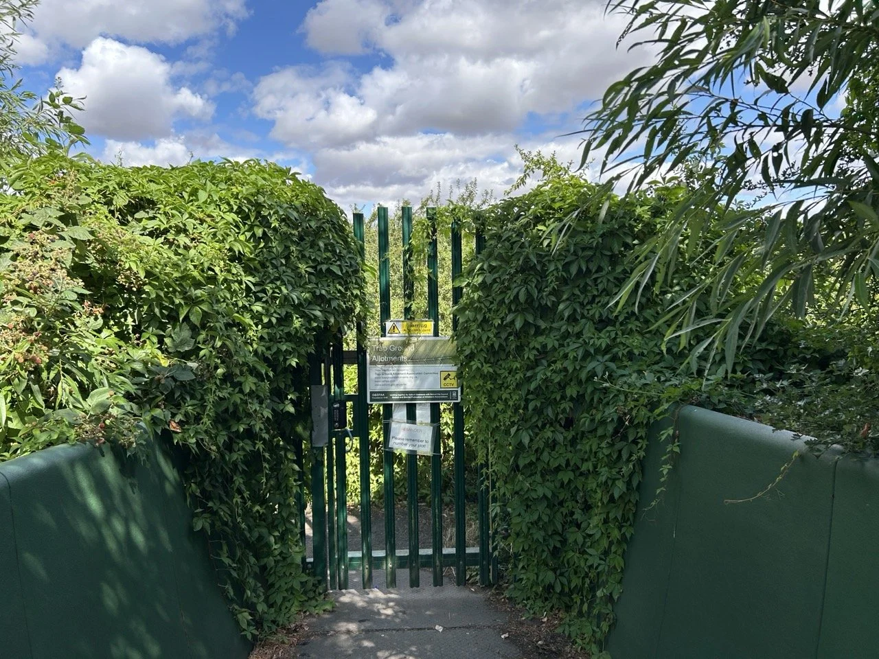 Entrance to the Trap Grounds North Oxford via a footbridge
