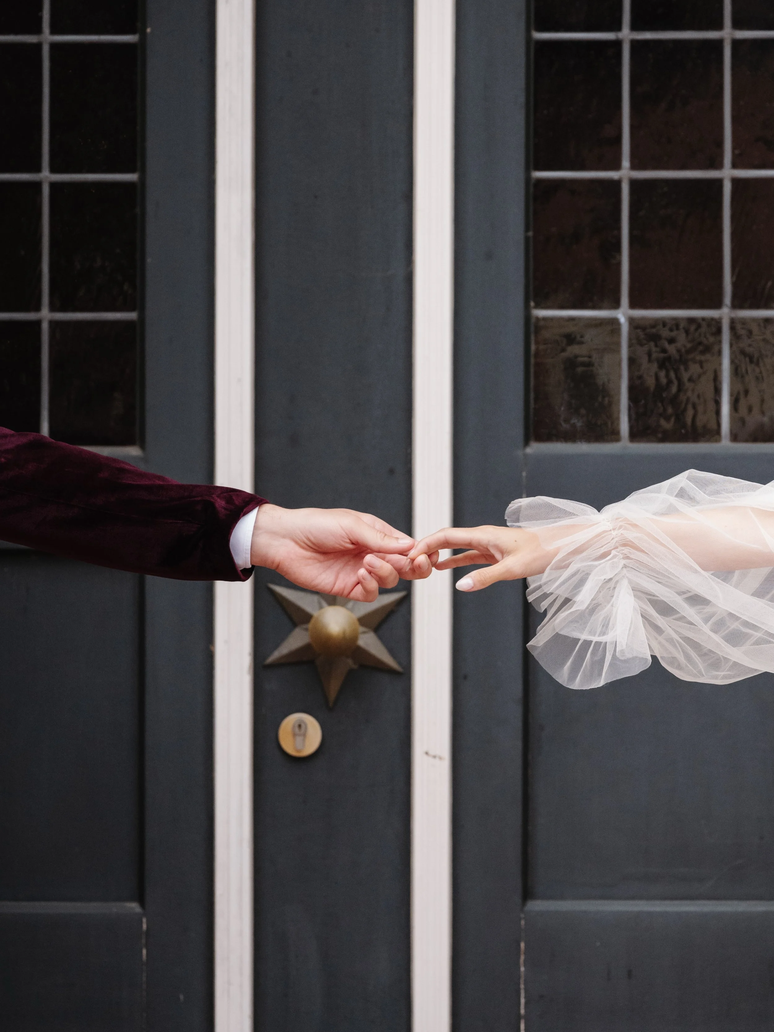 Diese beiden Lovebirds sind einfach ein so wundersch&ouml;nes Brautpaar. 🥹💍 

Foto: @tabeapommer.weddings 
Planung und Konzept: @carolinardler_hochzeiten
Location: @rittergutfalkenhardt
Brautpaar: @carolynroesner 
Stylistin: @lena_bossik @panky_mak