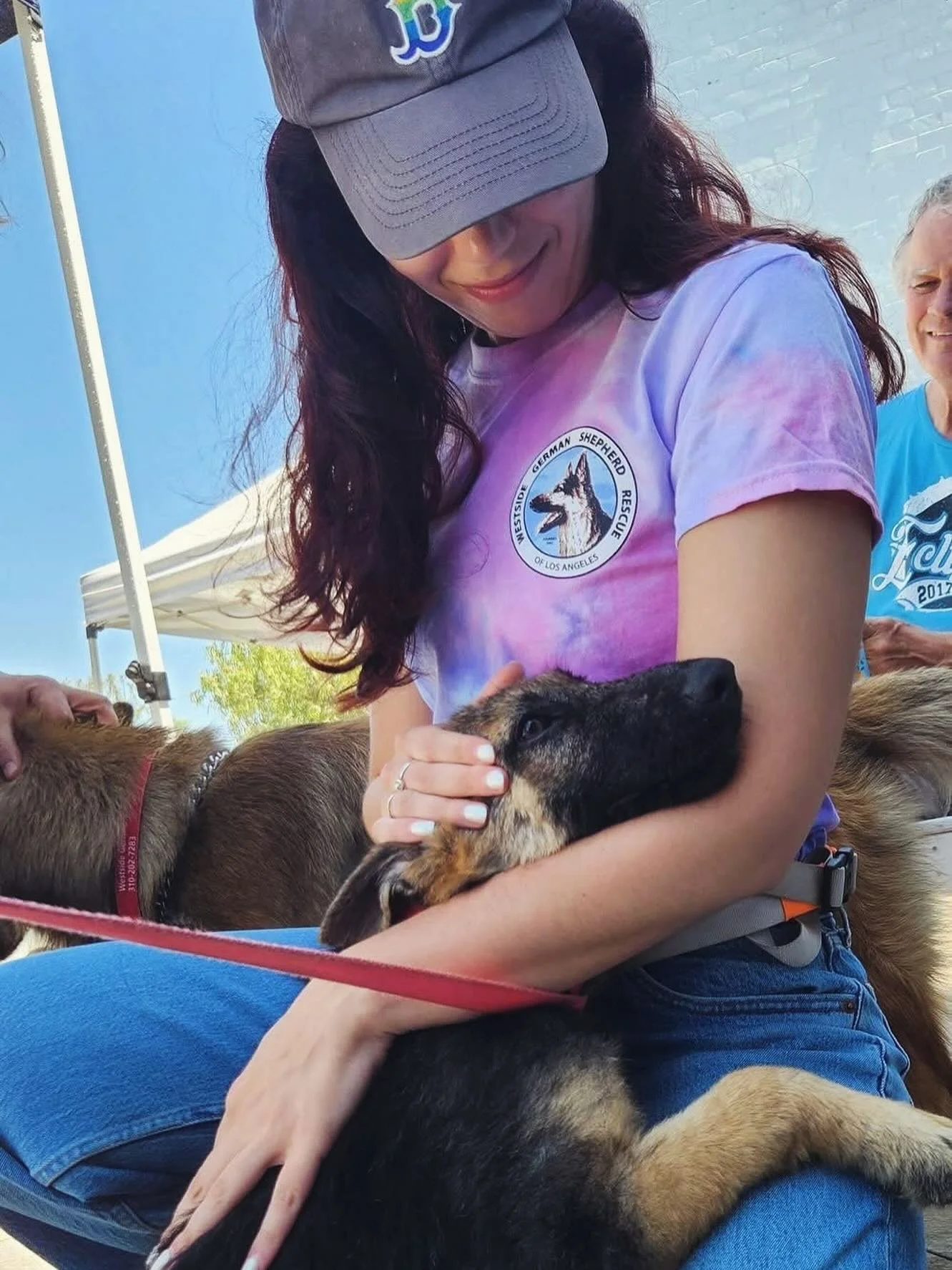 At such a tumultuous time in LA, I have never been so grateful to be welcomed into the community of sweet souls I get to volunteer with at @westsidegsr 🐾 From the kennel workers, to my fellow volunteers, to the furry little stars themselves; kindnes