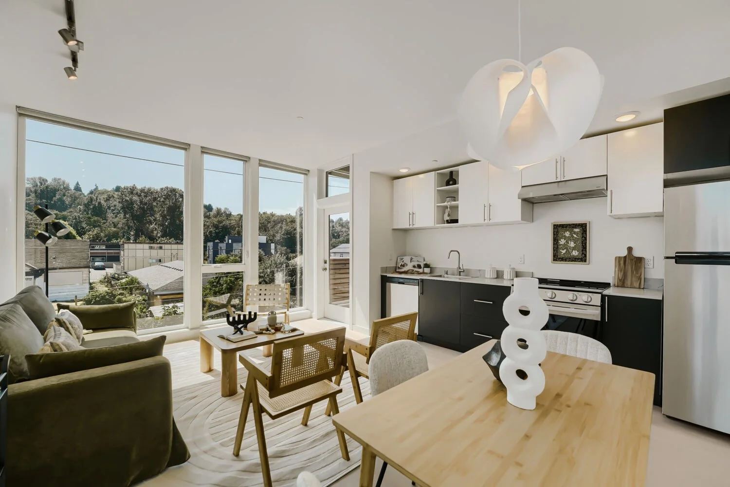 3320 Claremont Ave S Units 1 and 2 - Web Quality - 017 - 17 Breakfast Area.jpg