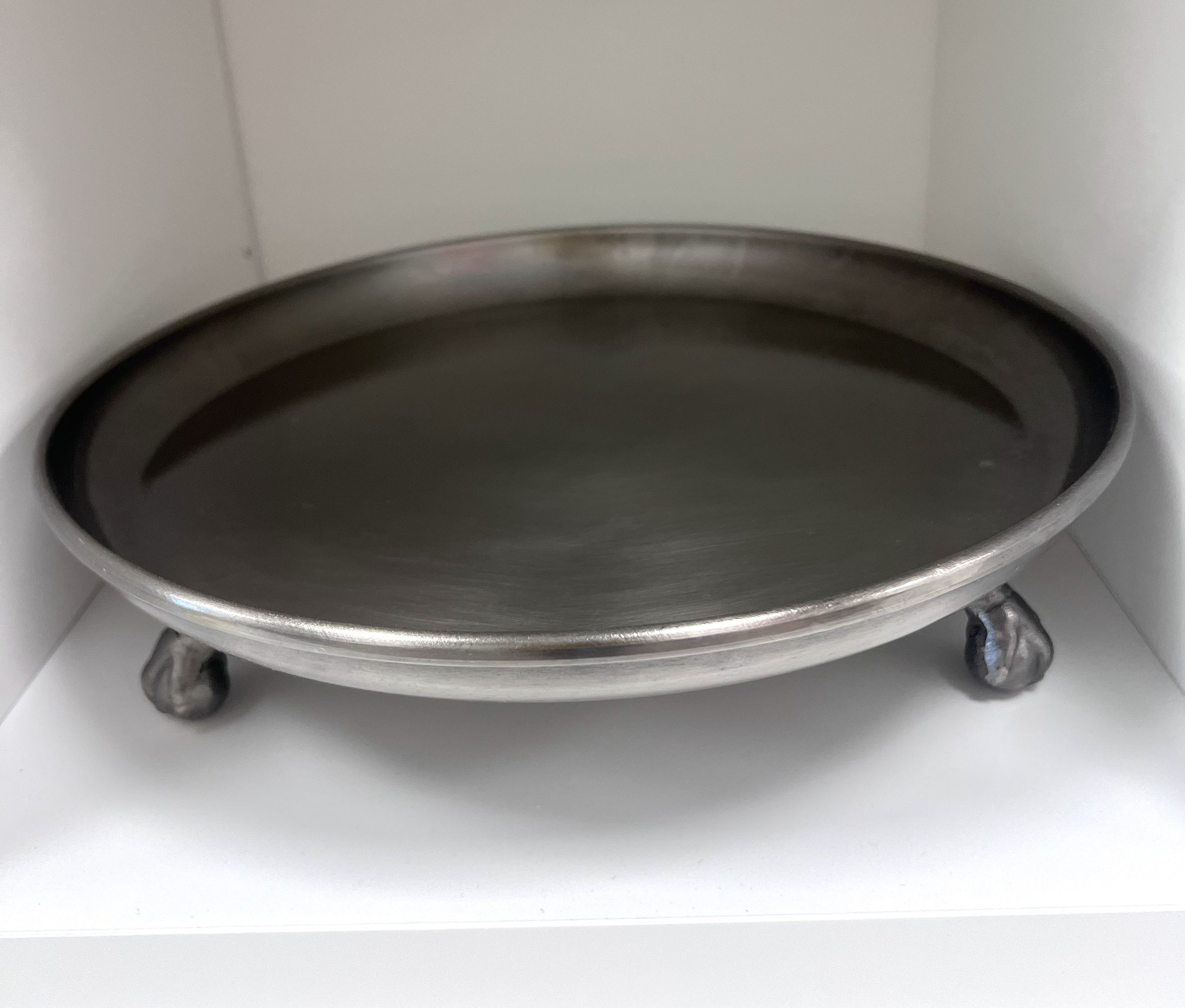 Metal-Fodder Serving Dish