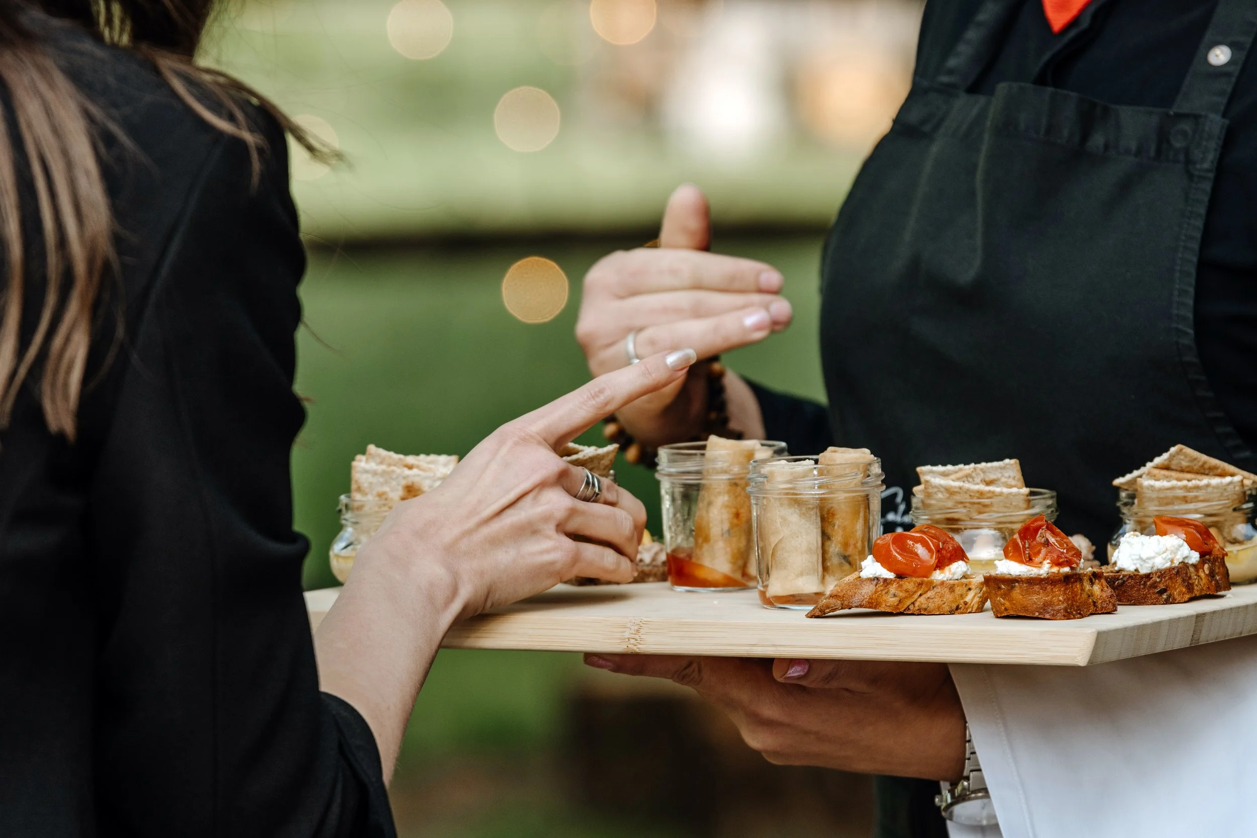 How to choose your wedding caterer