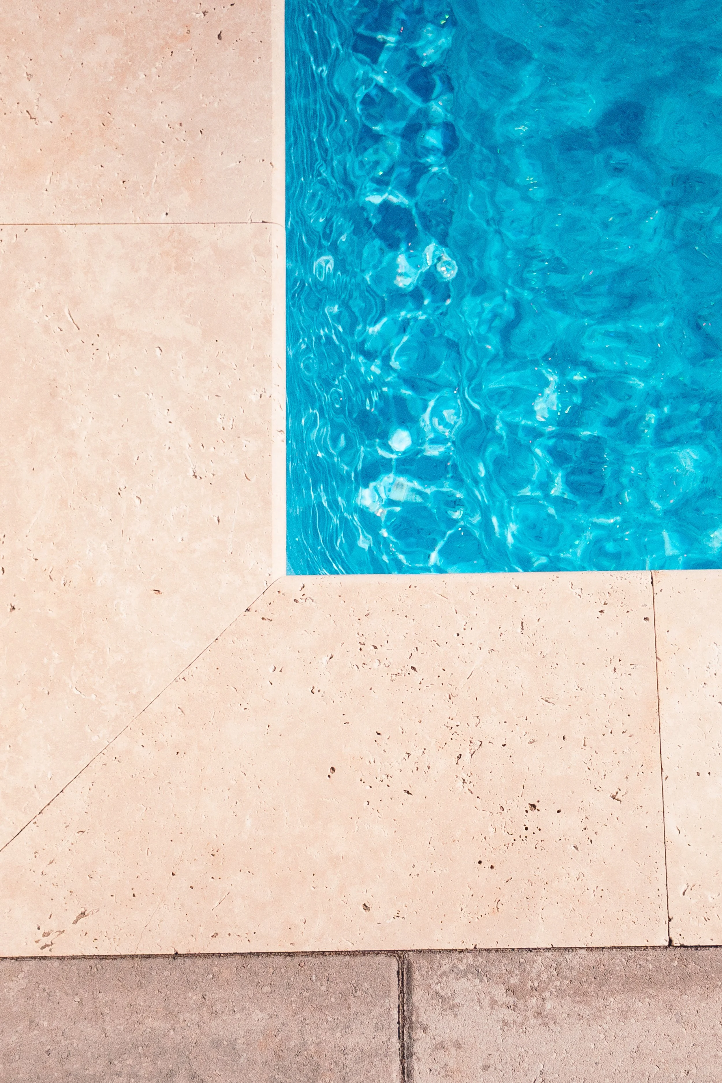 Close-up of a finished corner in a custom gunite swimming pool