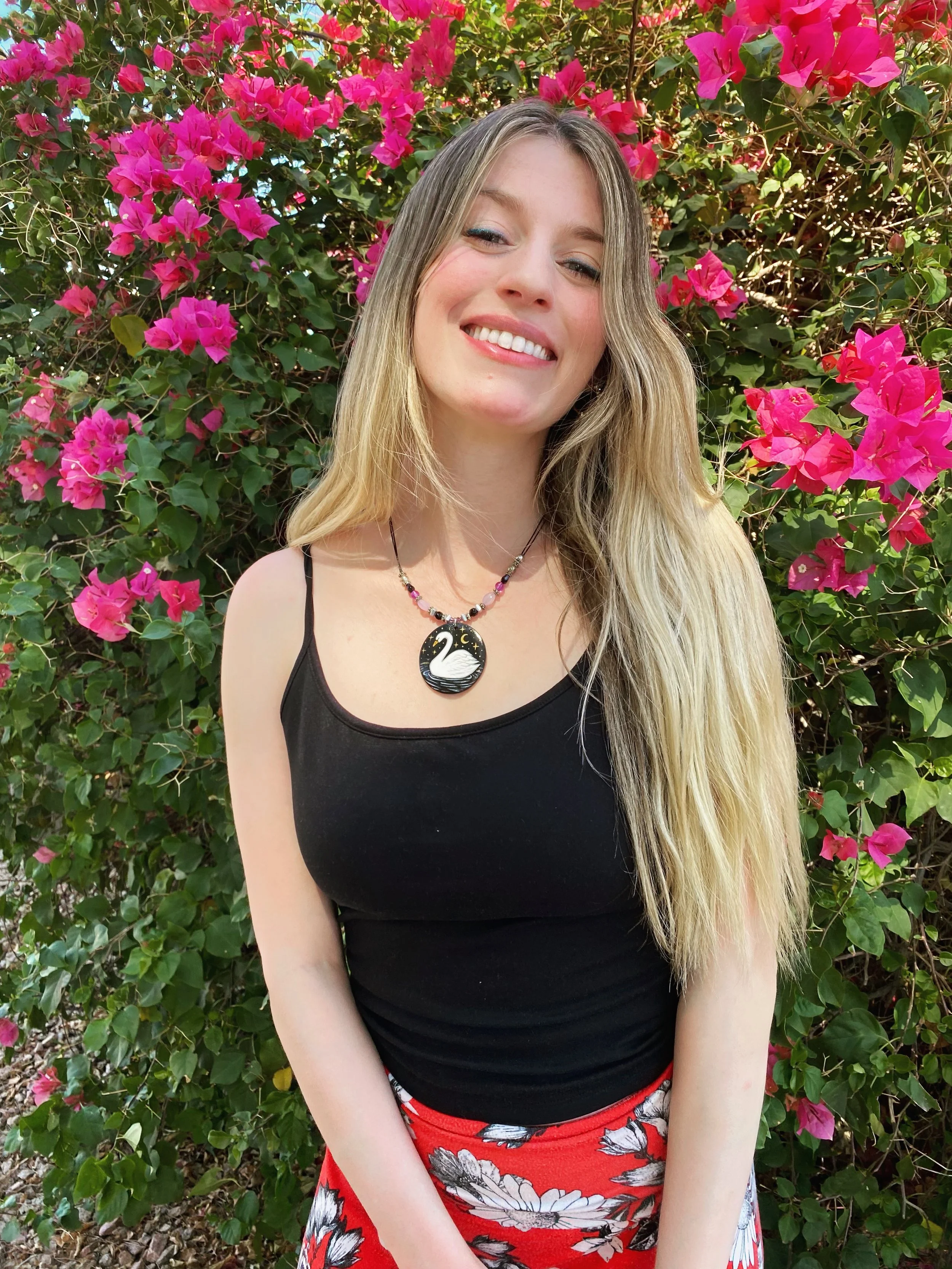 got my swan necklace on 🦢🖤✨