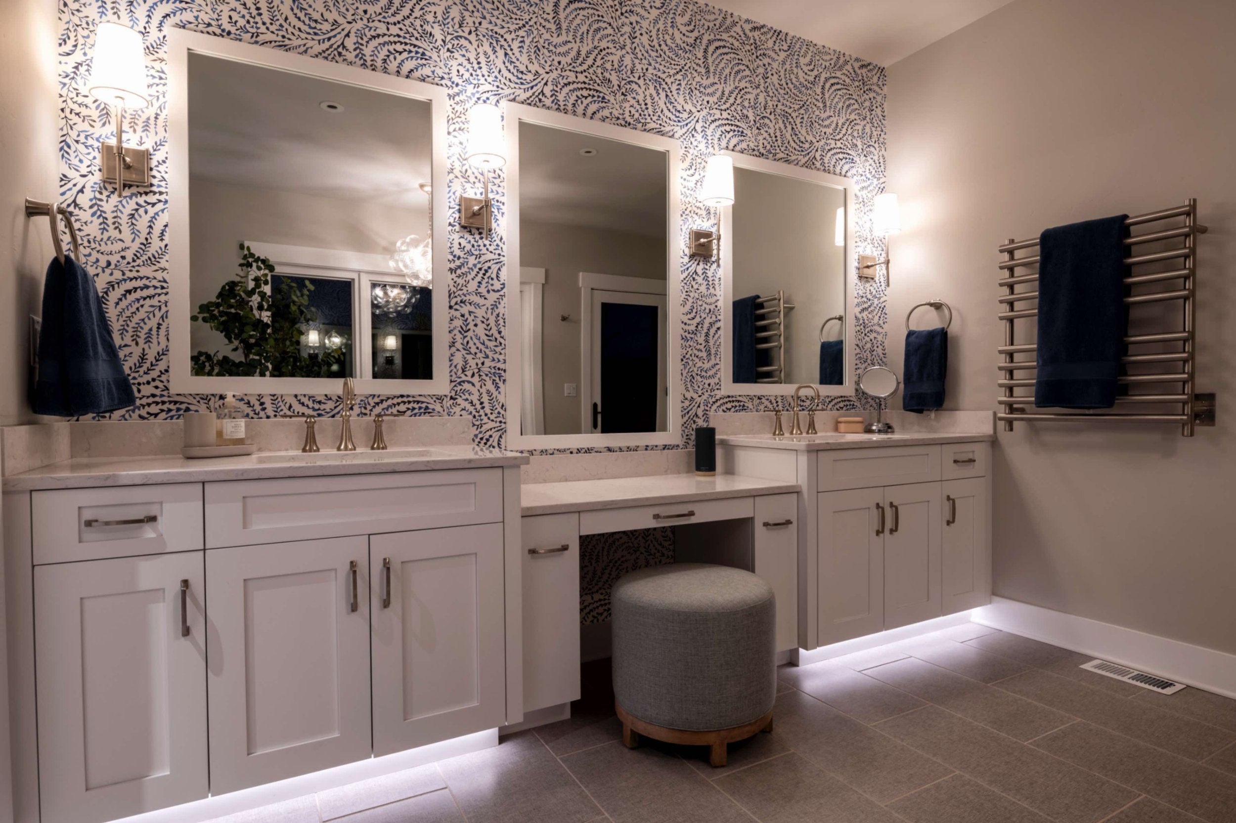 Primery-bathroom-modern-facrmhouse-wallpaper.jpg