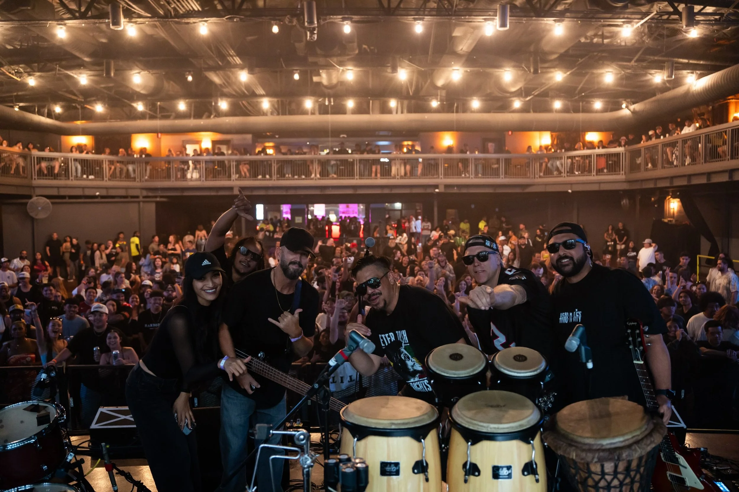 Killer vibes last Thursday jamming at the Green show @marqueetheatre 

Amazing pics by @atomicdownloads 🔥🔥🔥🔥🔥🔥🔥

Big up to Wavvy, and a huge shoutout to Tempe, AZ for bringing it.

Mad respect to the @haanganaofficial band: @mikeybortiz @supah