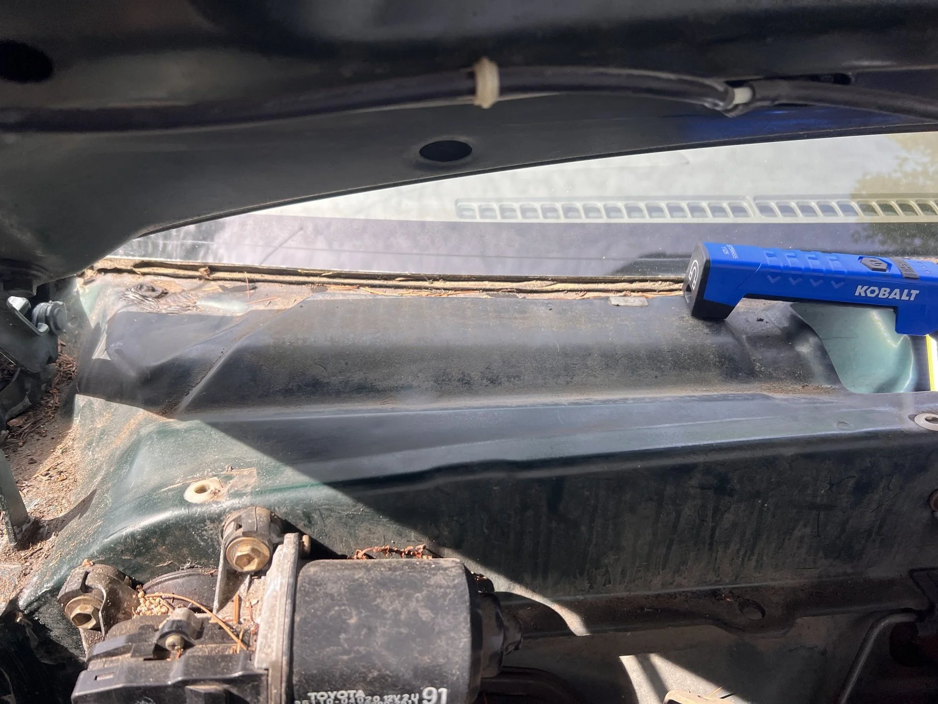 Cowl-area water-leak diagnosis — Controlled water test used to confirm the suspected entry path.