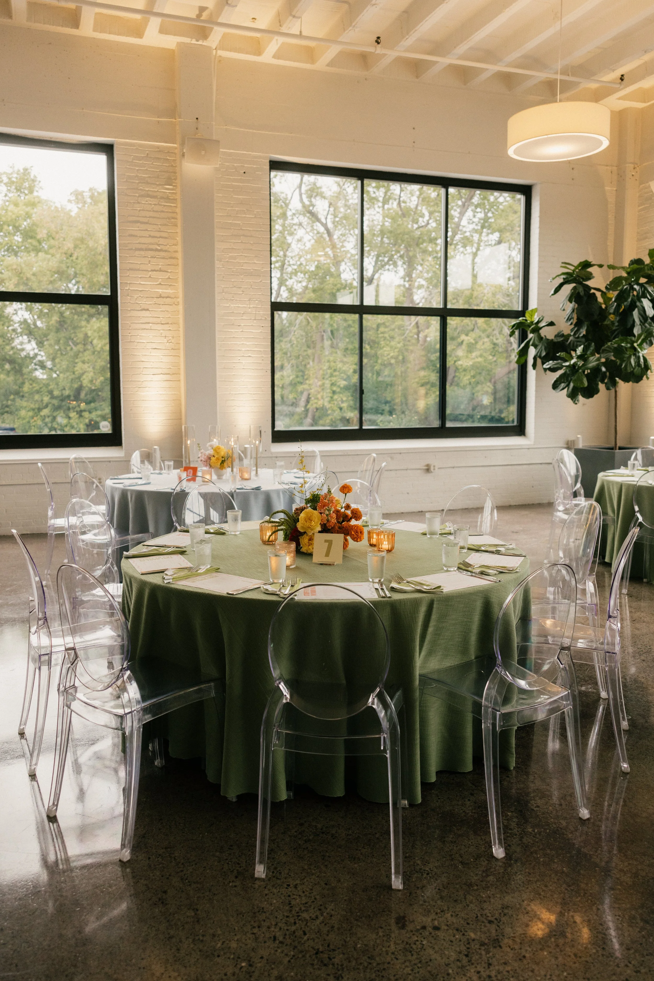 minnesota reception floral tablescape signage details wedding photos by madison delaney photography 17.jpg