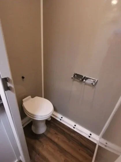 toiletinterior655x420logo_3_2.jpg