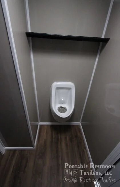 urinal420x655logo_3_2.jpg
