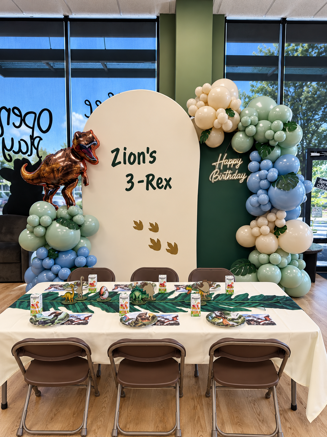 Dinosaur Birthday Party Display.png