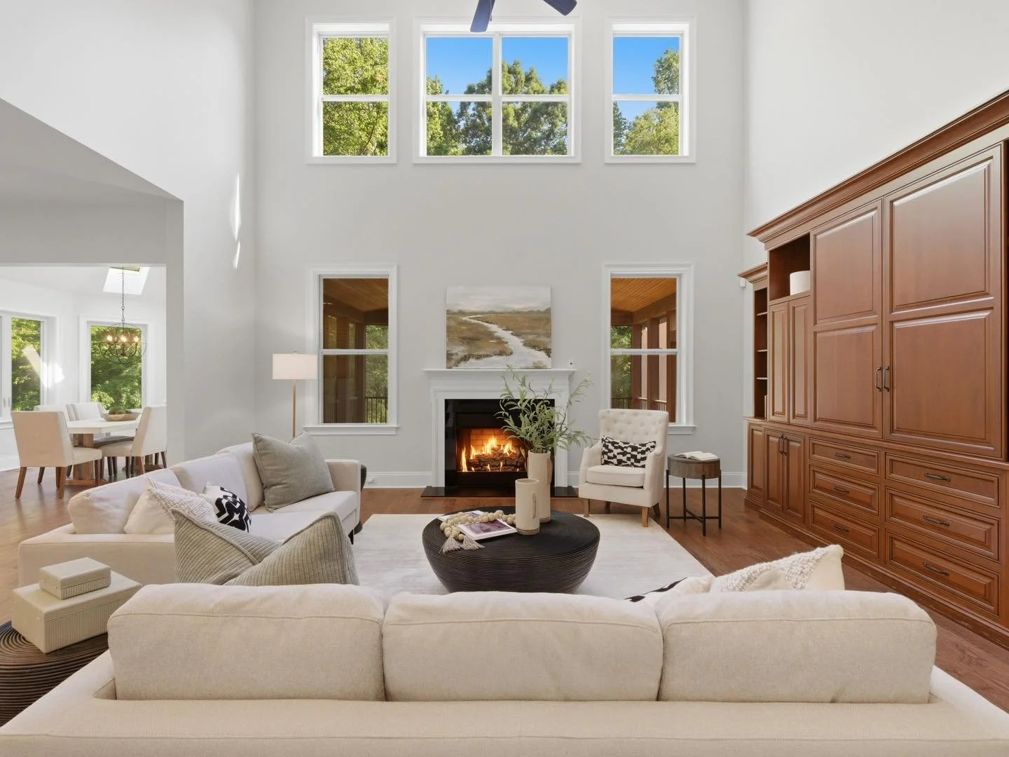 Want to know one of the many benefits of hiring a professional home staging company? ⤵️

Perspective! 

🏡 As professionals, our team is able to bring a fresh and purely objective viewpoint to your home which allows us to bring out the best in your l