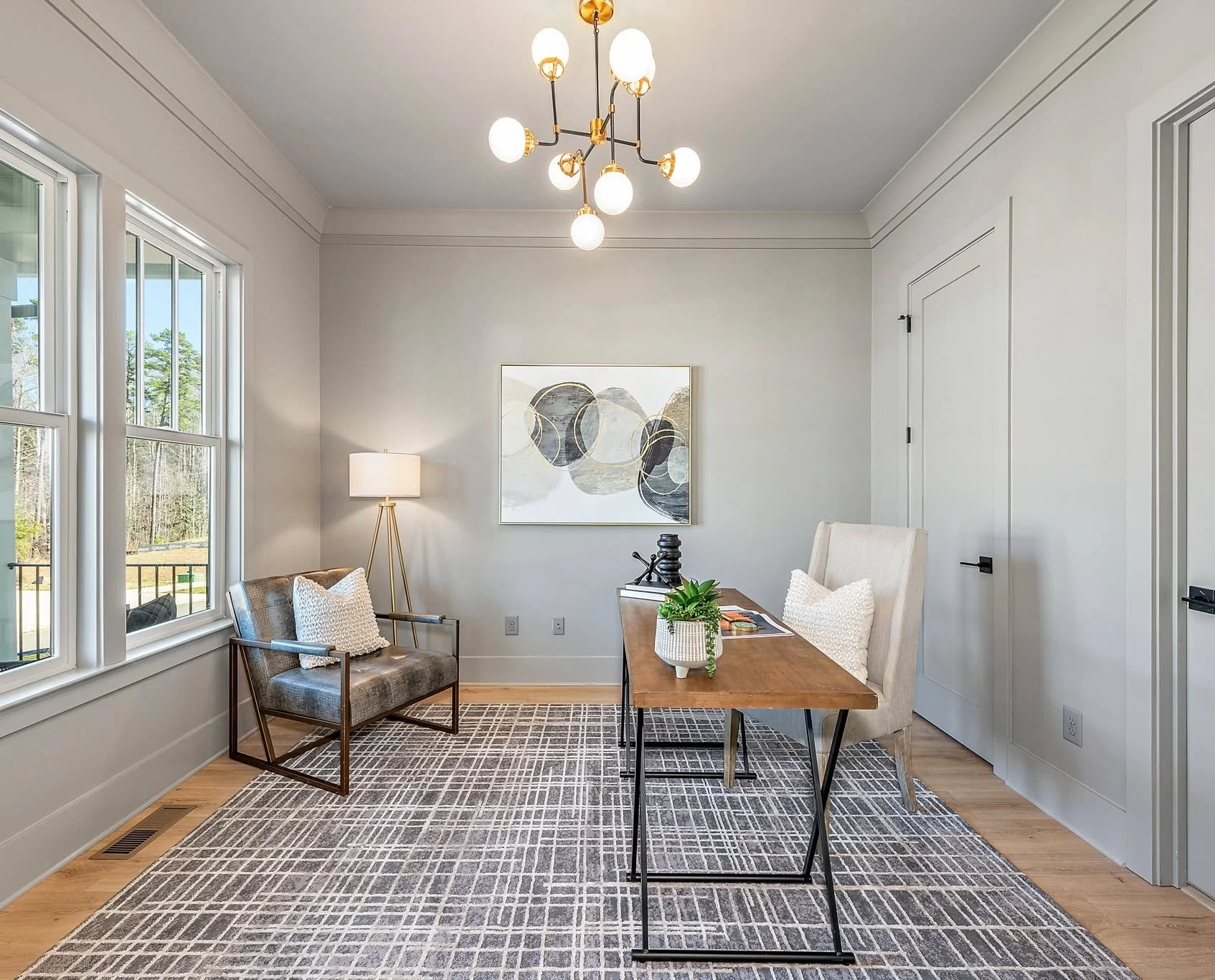 One room. Full impact.

Even a small space gets the full staging treatment. Every room matters when buyers are picturing their future home.

#HomeStaging #BeforeAndAfter #StagedToSell #CharlotteRealEstate #DesignsUnlimitedStaging
