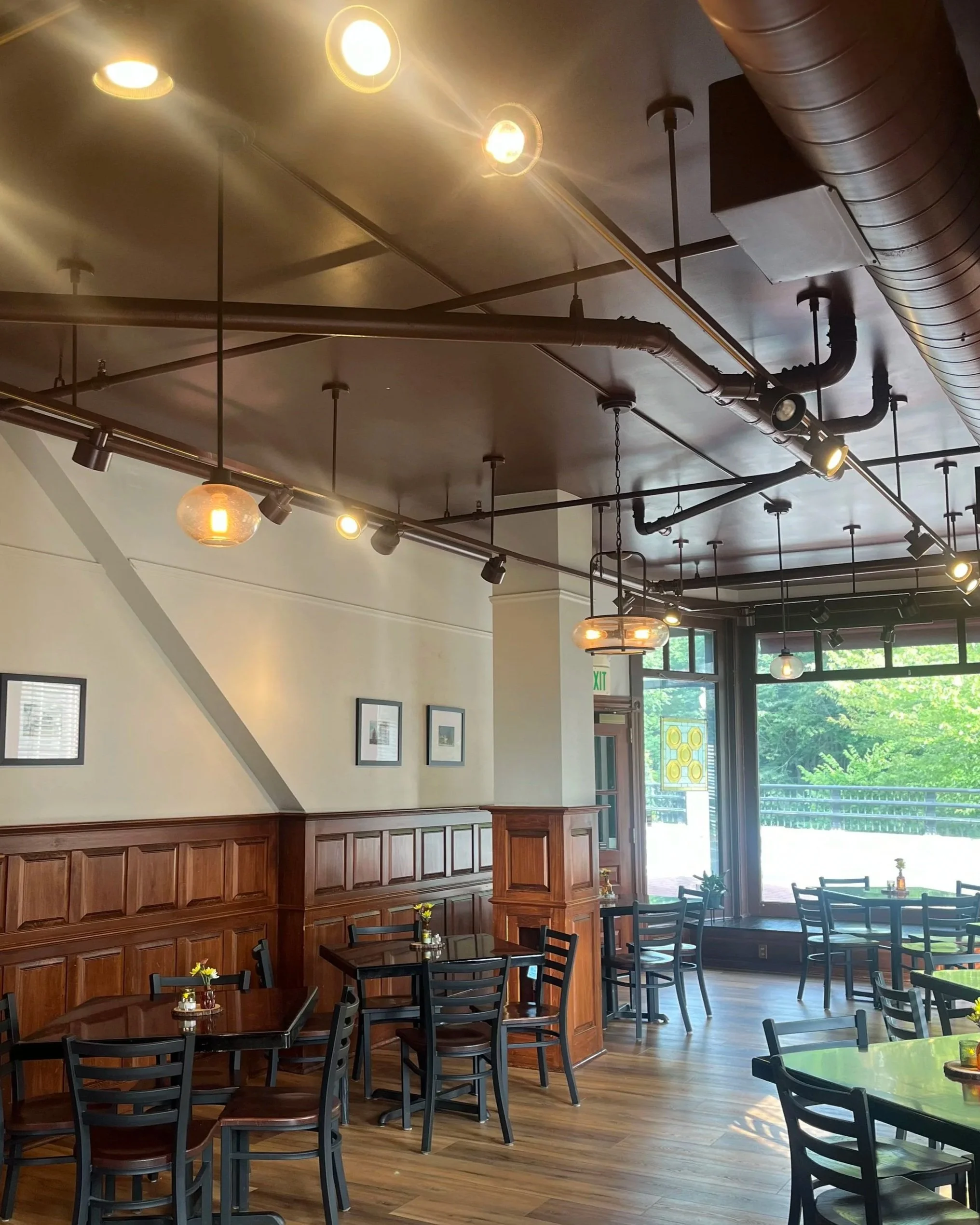 Brick+%26+Barrel+Restaurant+Enfield%2C+NH+%285%29.jpg