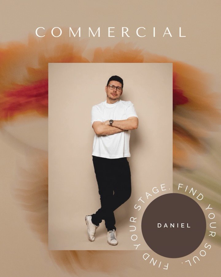 MEET OUR TEACHERS ✨ 

Heute machen wir gleich weiter mit DANIEL. 
 
Wir freuen uns riesig, euch DANIEL als ein Teil unseres onesoul Teams vorstellen zu d&uuml;rfen! 🧡

Mit seiner langj&auml;hrigen Erfahrung als T&auml;nzer, Choreograf und Musicaldar