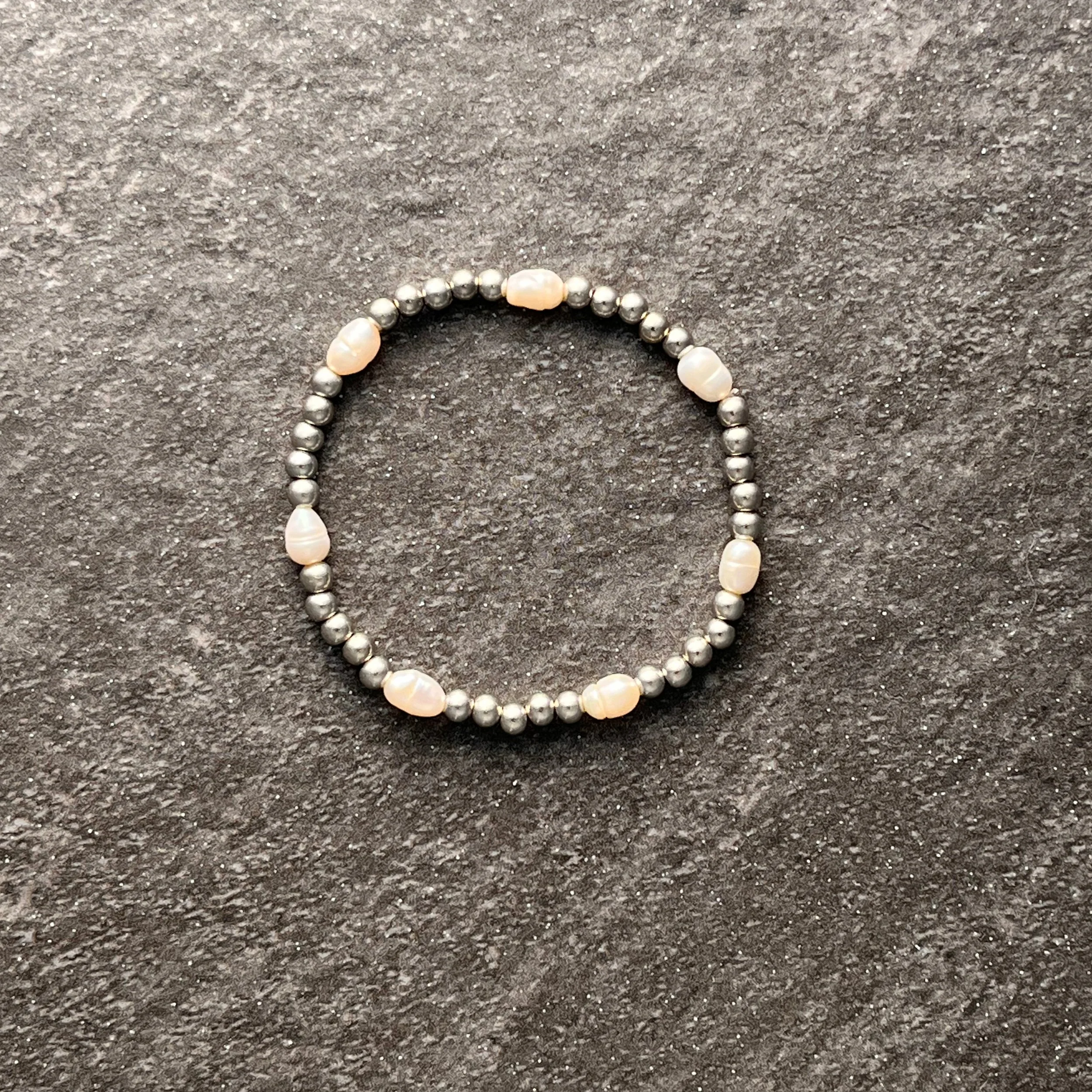 Silver Pearl: Silver seed beads are paired with rice pearl accents for a silver take on Gold Pearl. 

$20 