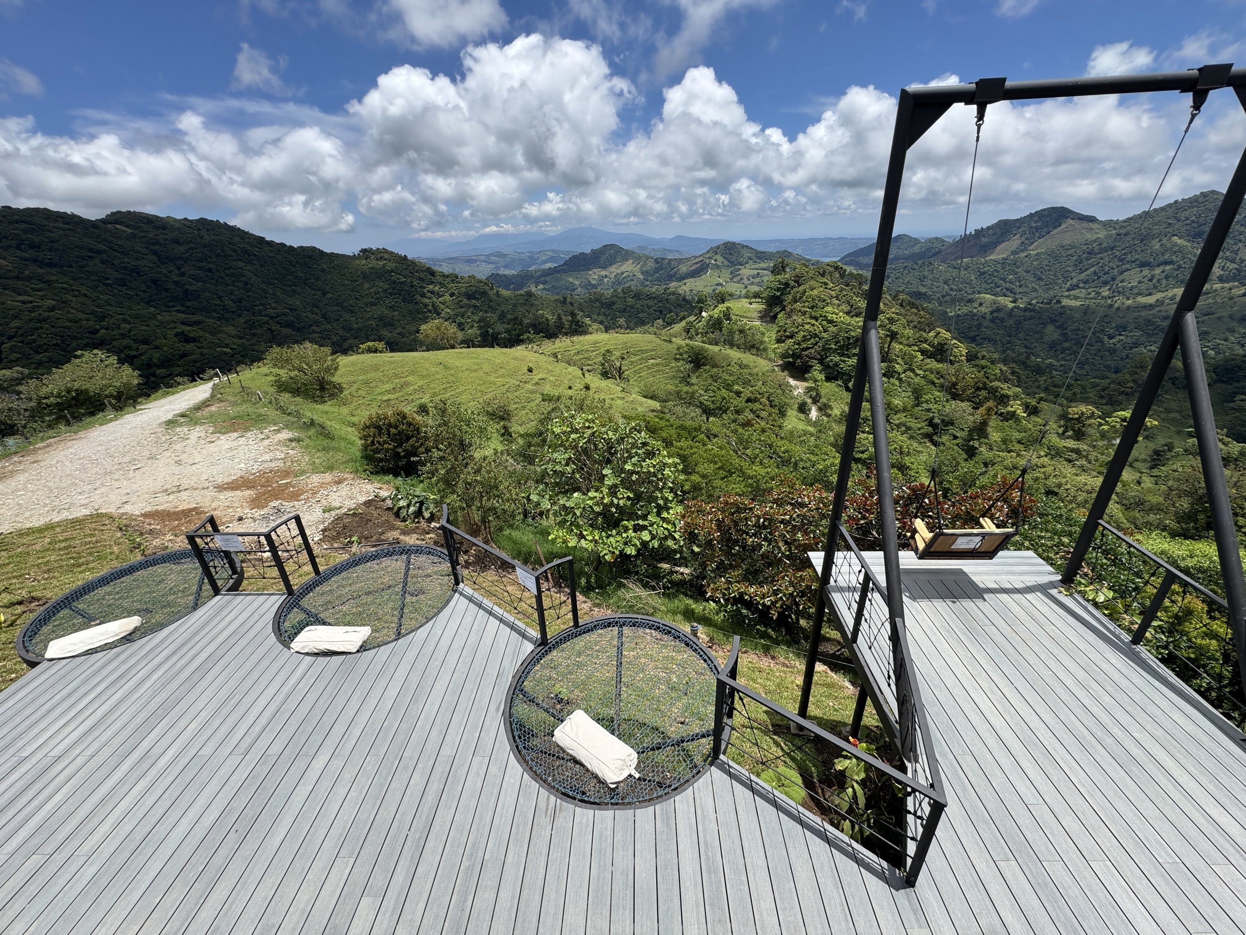 Cooffee shop with a Swing