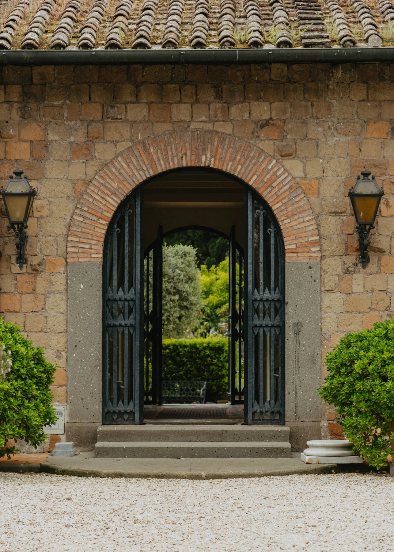 Vola_Via_Studio_Rome_Italy_Wedding_Venue_Villa_Livia-15.jpg