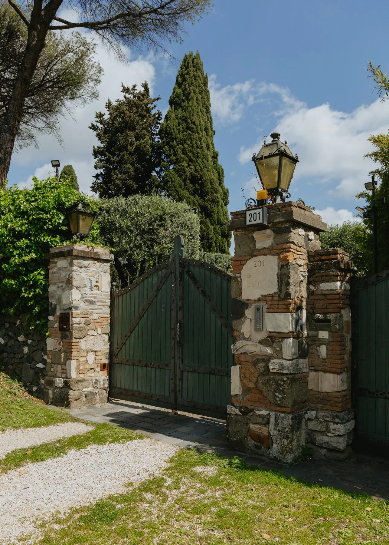 Vola_Via_Studio_Rome_Italy_Wedding_Venue_Villa_Livia-1.jpg