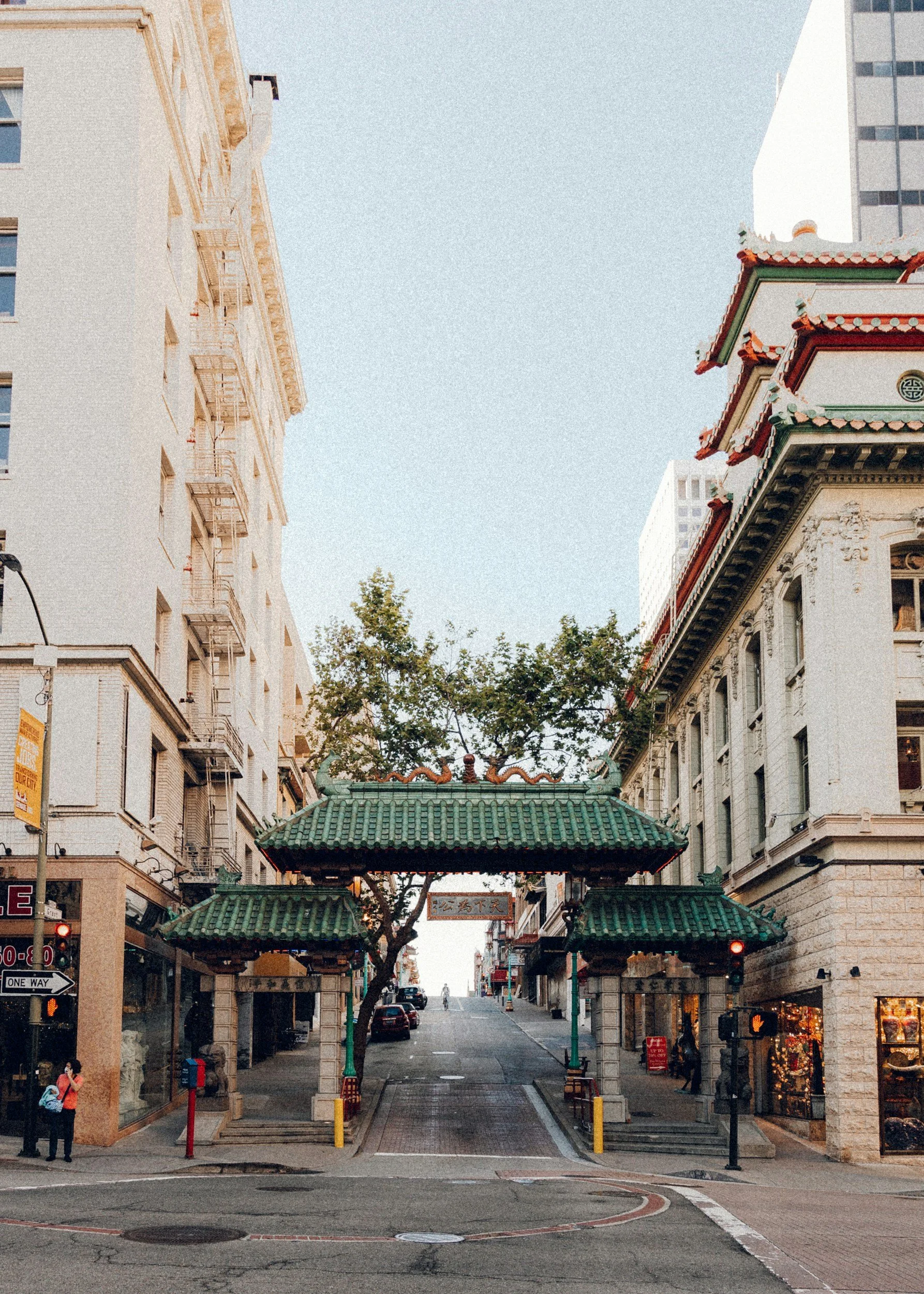 Dragon Gate marking the entrance to San Francisco’s Chinatown at Grant Avenue and Bush Street.