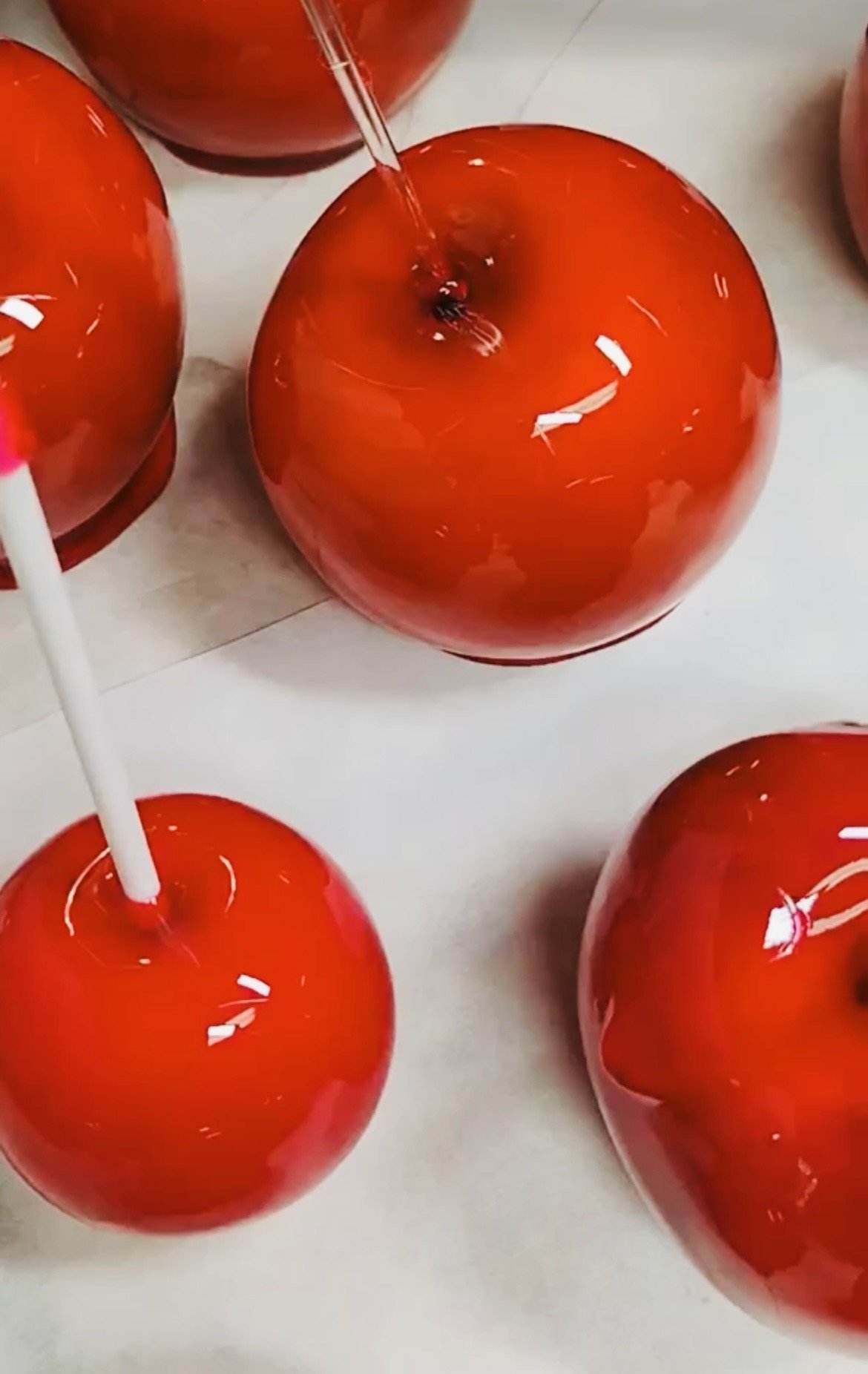 12 Candy Apples