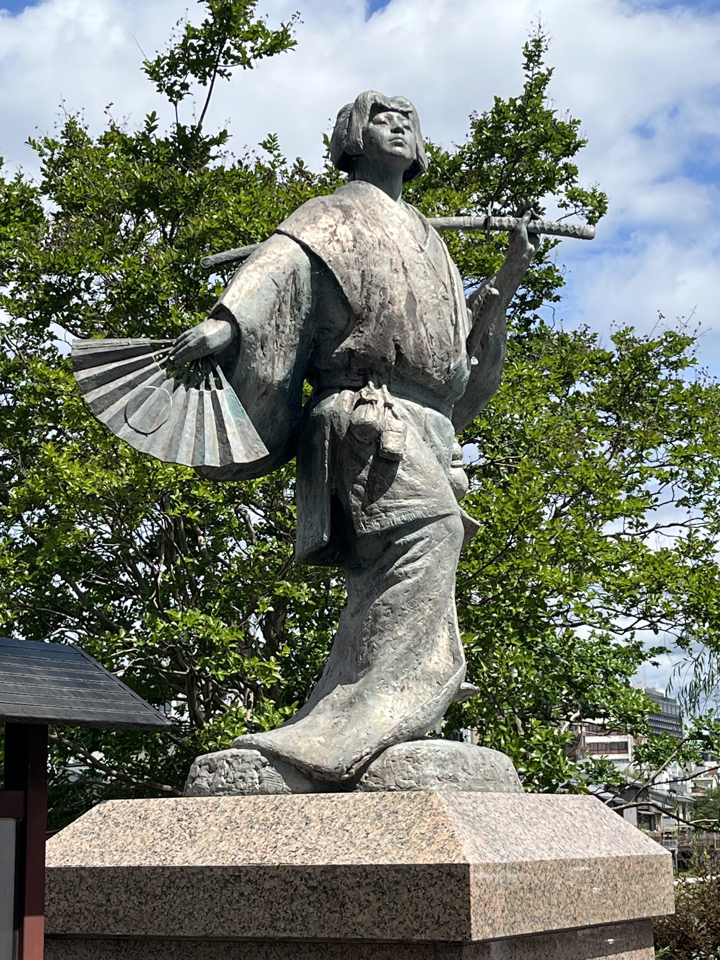 fanstatue.jpeg