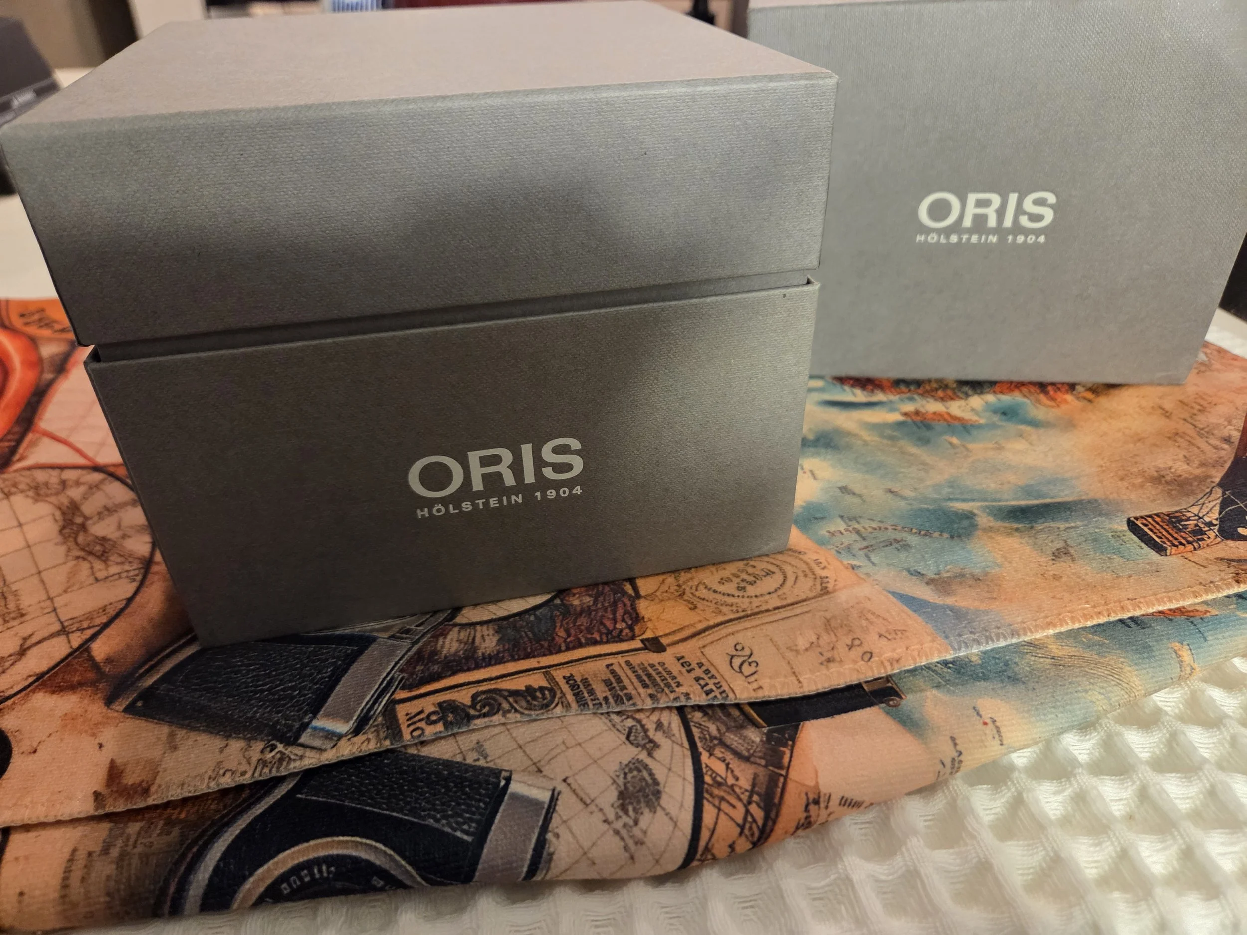 oris inner and outer box.jpg