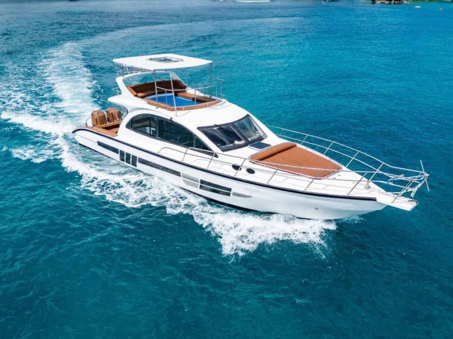 Nusa Penida Premium Day from Bali: Manta Rays, Yacht & Land Tour