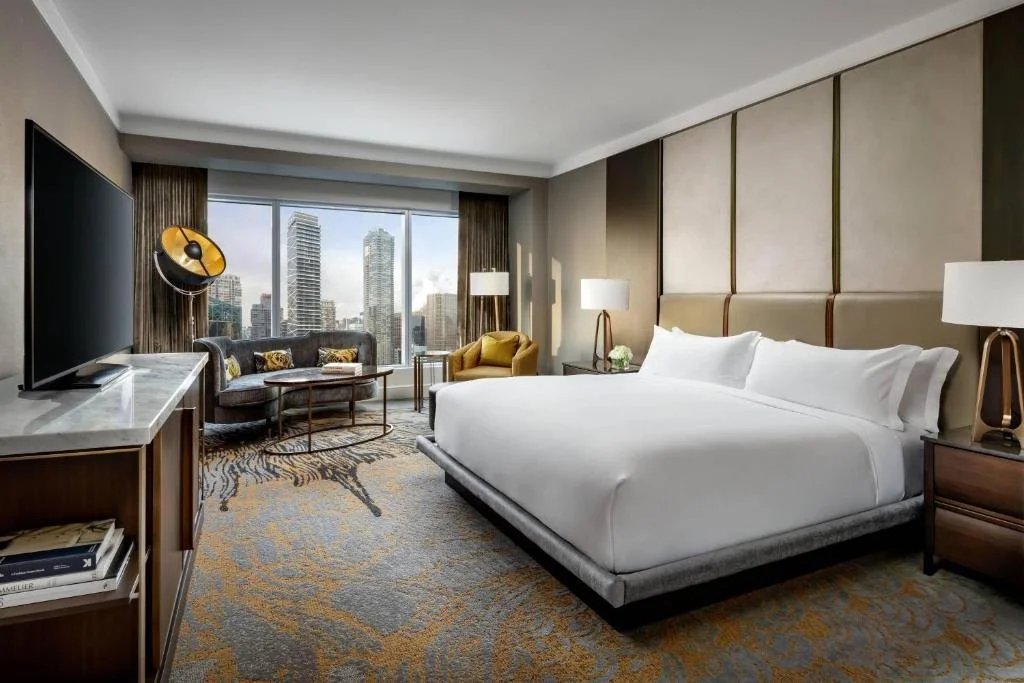 The Ritz-Carlton, Toronto Lounge Access City View Room - 1 King bed