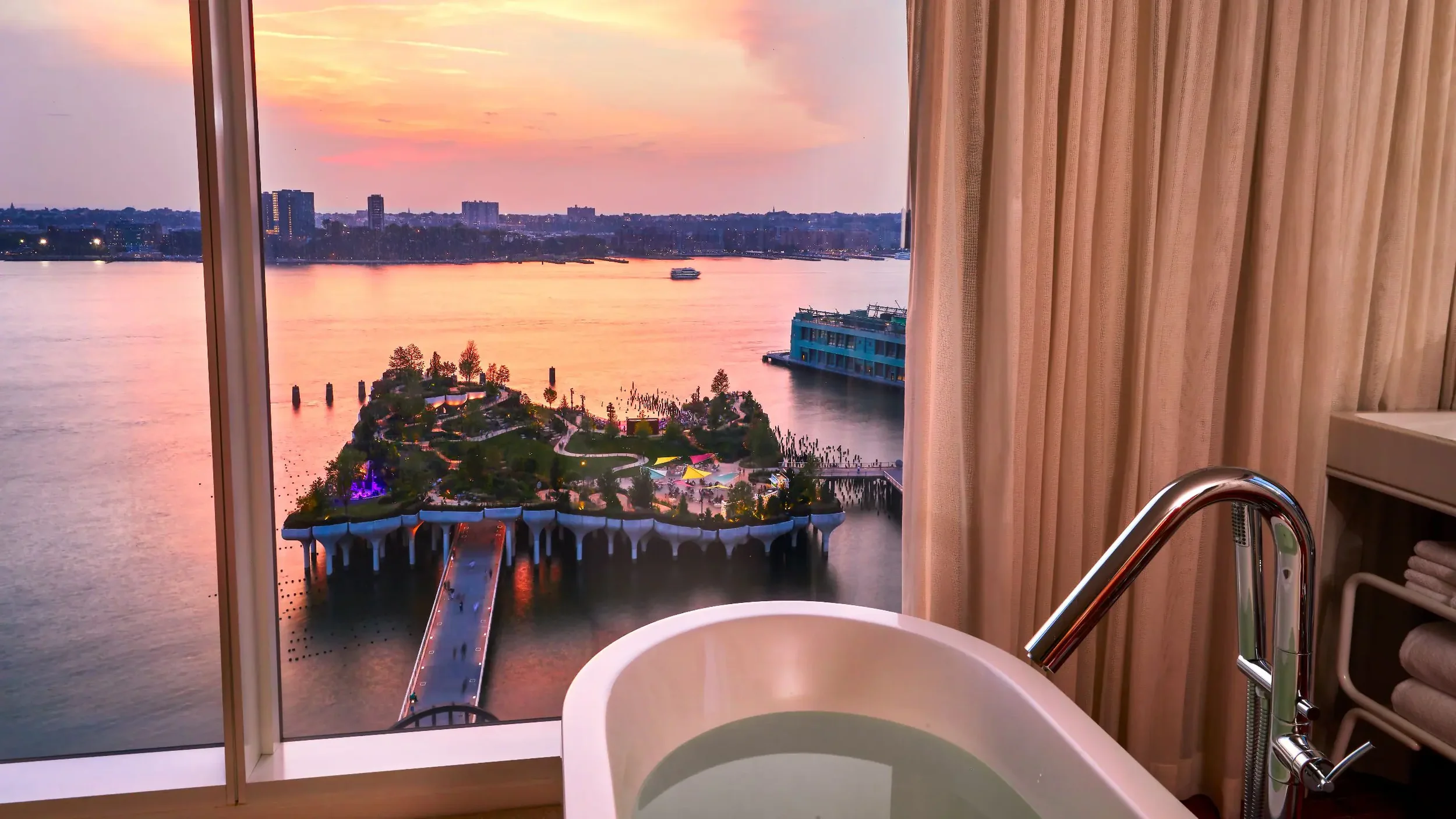 The Hudson Suite at The Standard, High Line New York