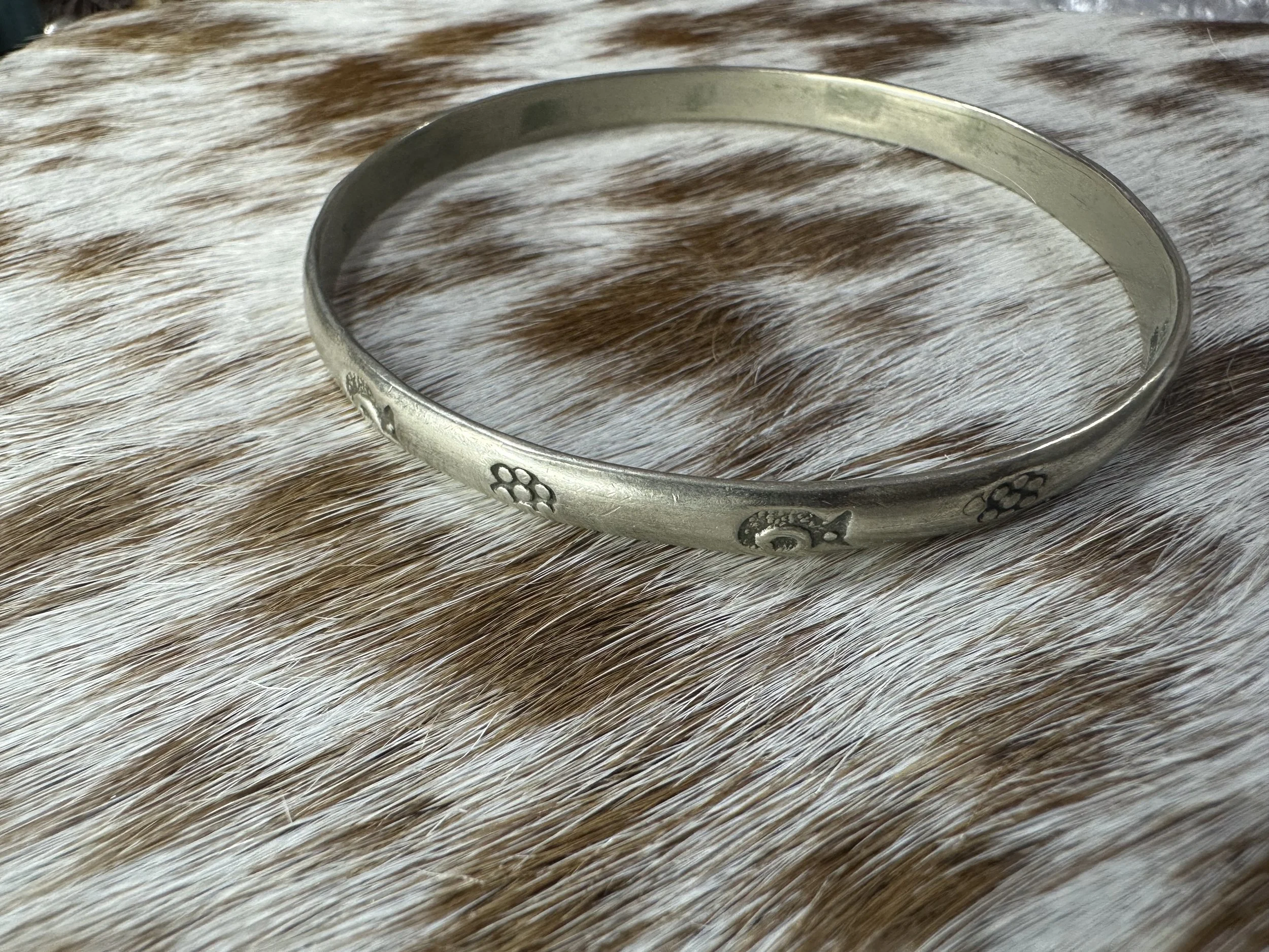 Taxco Bangle 03 Flower & Armadillo