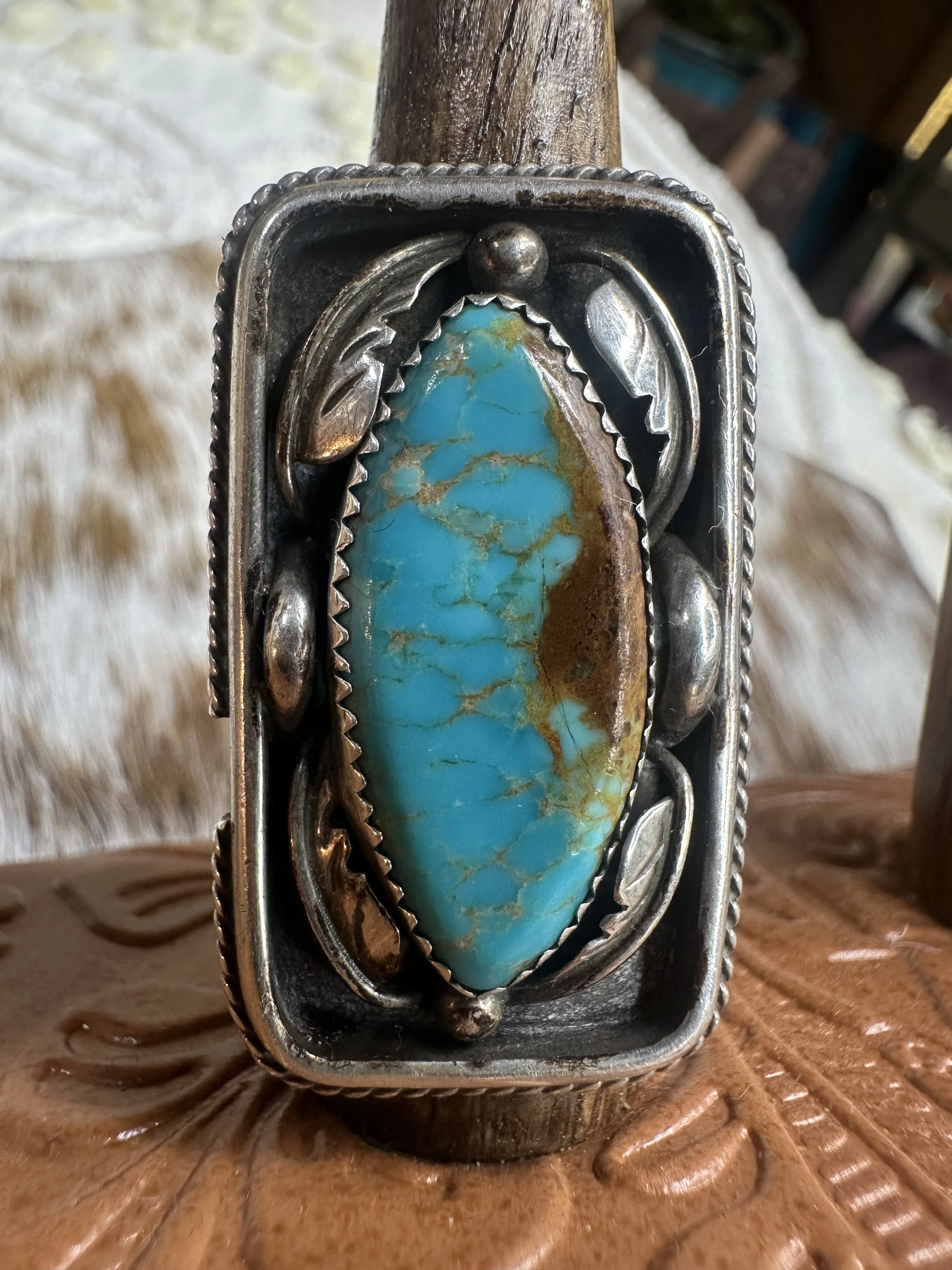 **Vintage Leaf Shadowbox Turquoise Ring - Sz 7.5