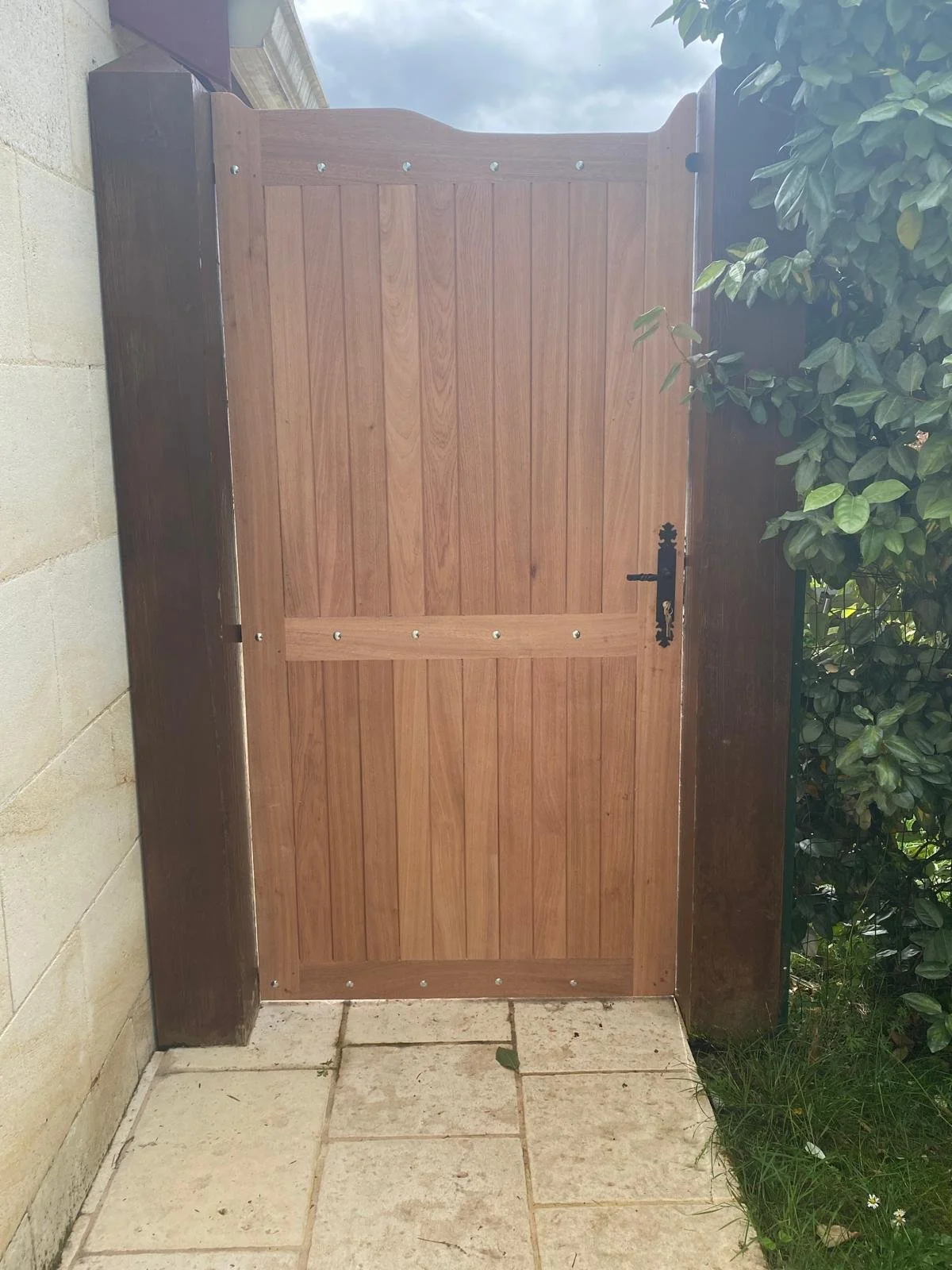 Reproduction à l'identique d'une porte extérieure pour maison individuelle particulière.
