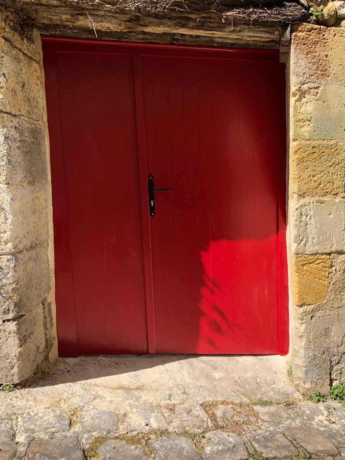 Porte de chai Rouge Bordeaux à Saint-Emilion