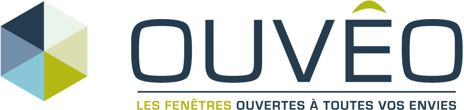 Logo d'OUVÉO avec un motif géométrique en forme de cube et le texte 'OUVÉO LES FENÊTRES OUVERTES À TOUTES VOS ENVIES'.