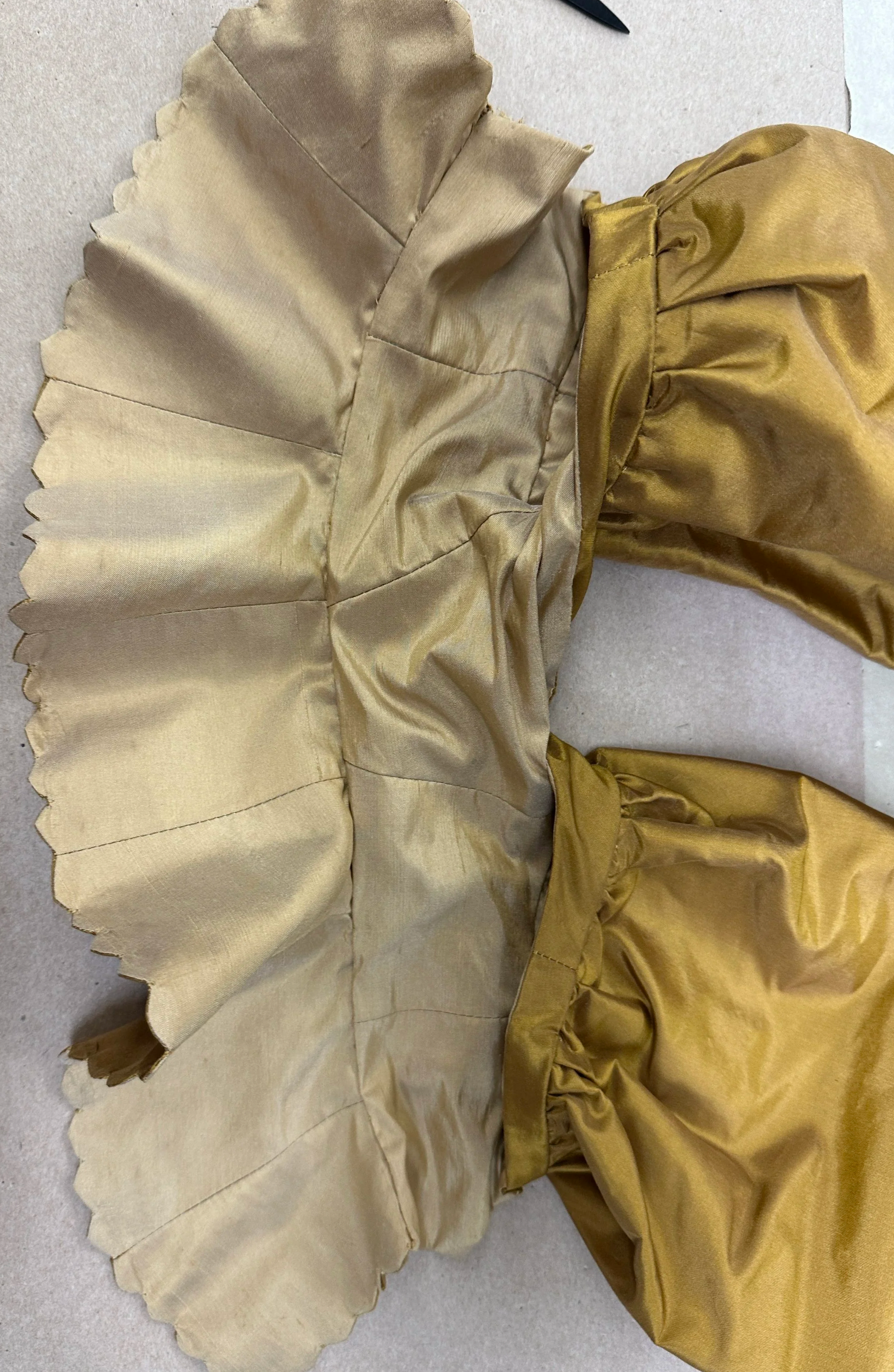 inside of fully lined bodice