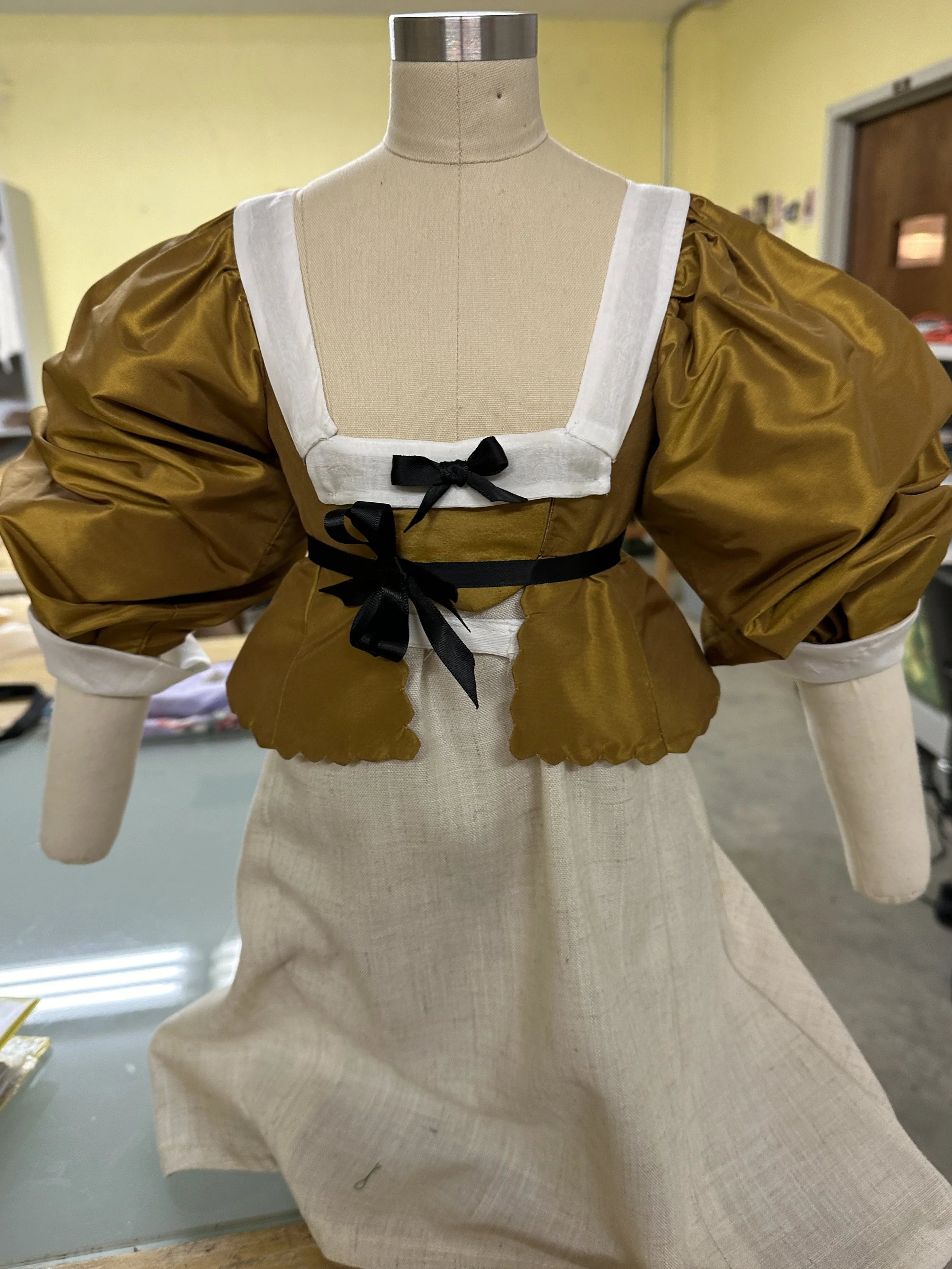 bodice with scallop close up