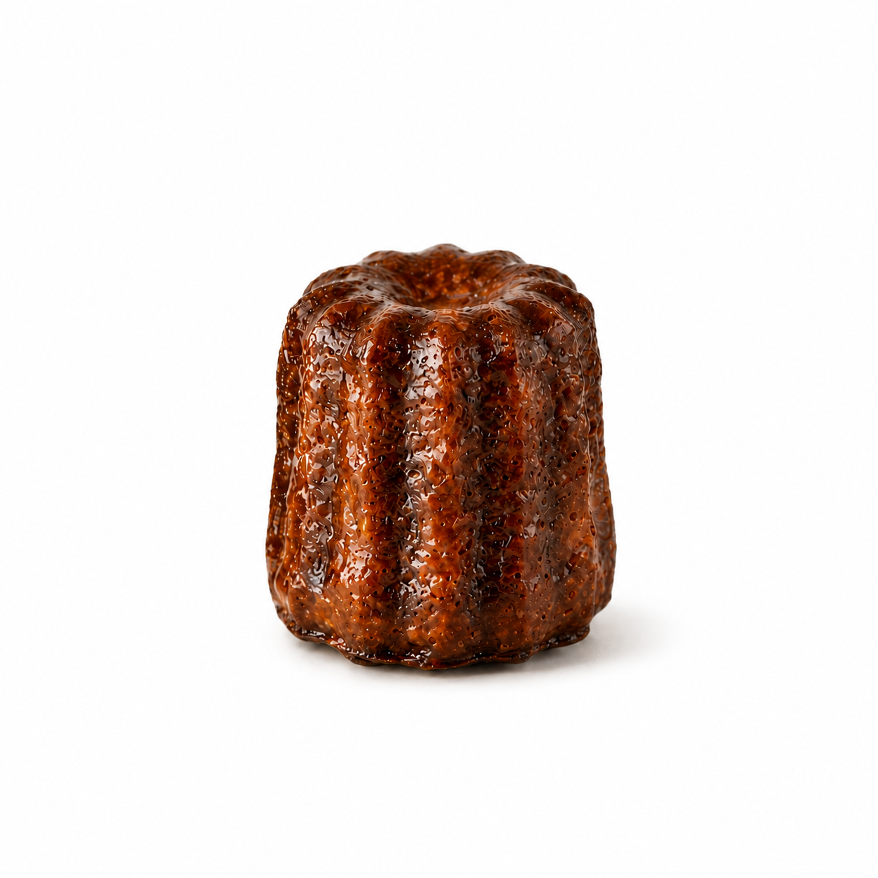 canele bouchée sur fond blanc