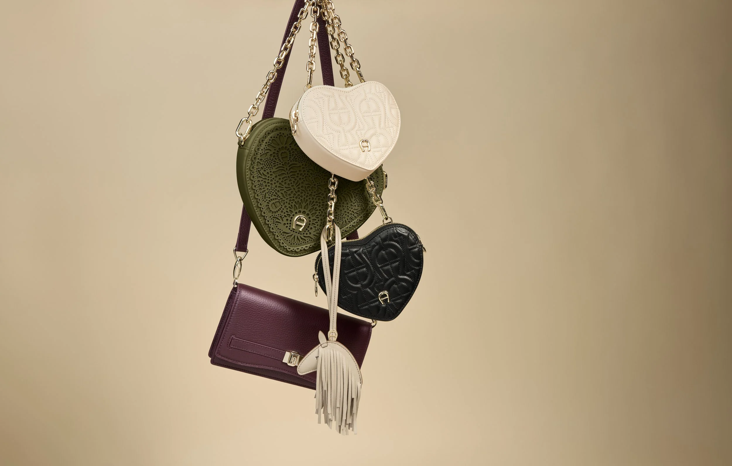 AIGNER Fall-Winter 2026: herzförmige Minitaschen an Kettenriemen