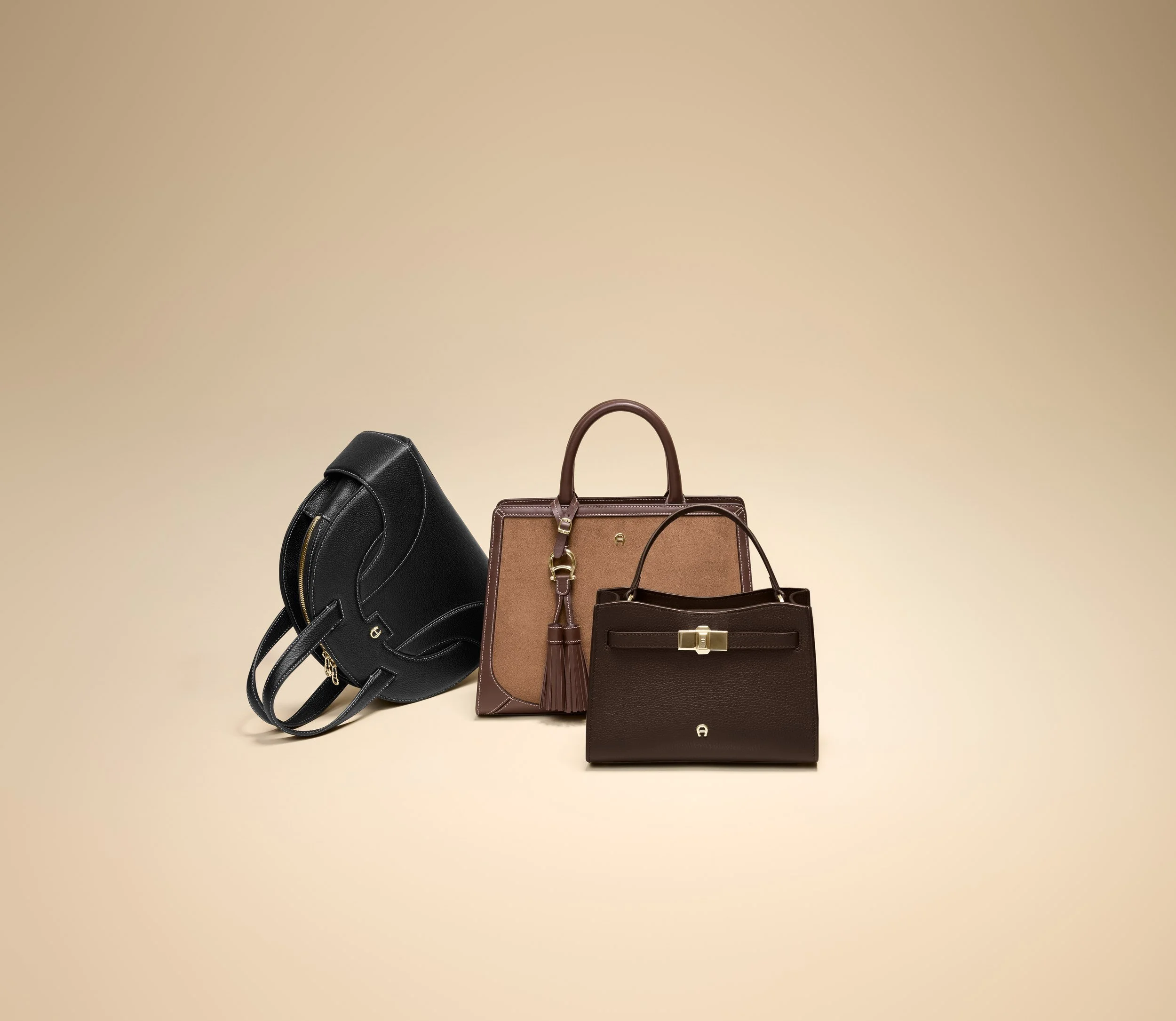 AIGNER Fall-Winter 2026: Taschengruppe in Schwarz, Cognac und Braun