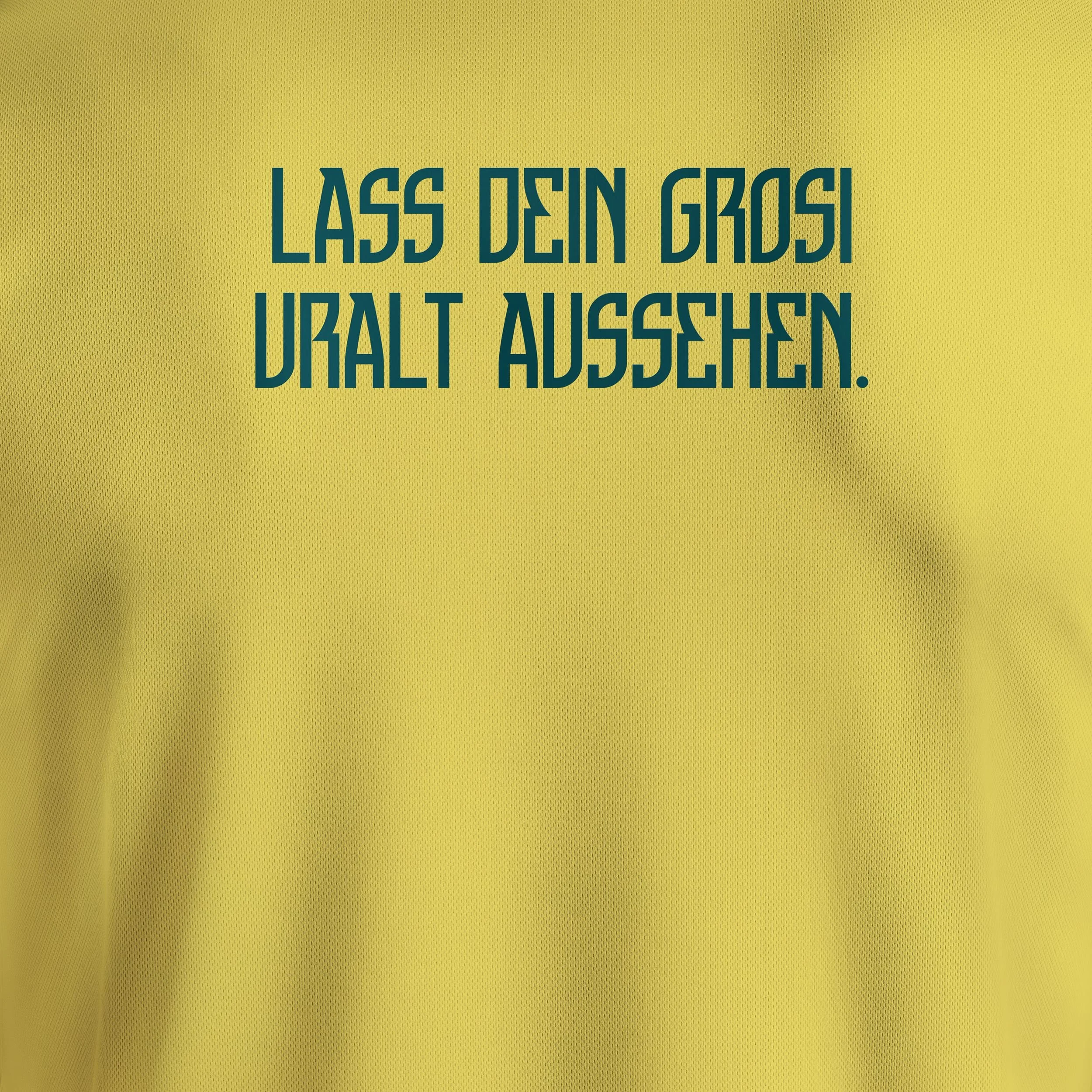 20 Minuten WM-Tippspiel: Gelbes Brasilien-Trikot in Nahaufnahme, petrolfarbene Flockschrift "Lass dein Grosi uralt aussehen."