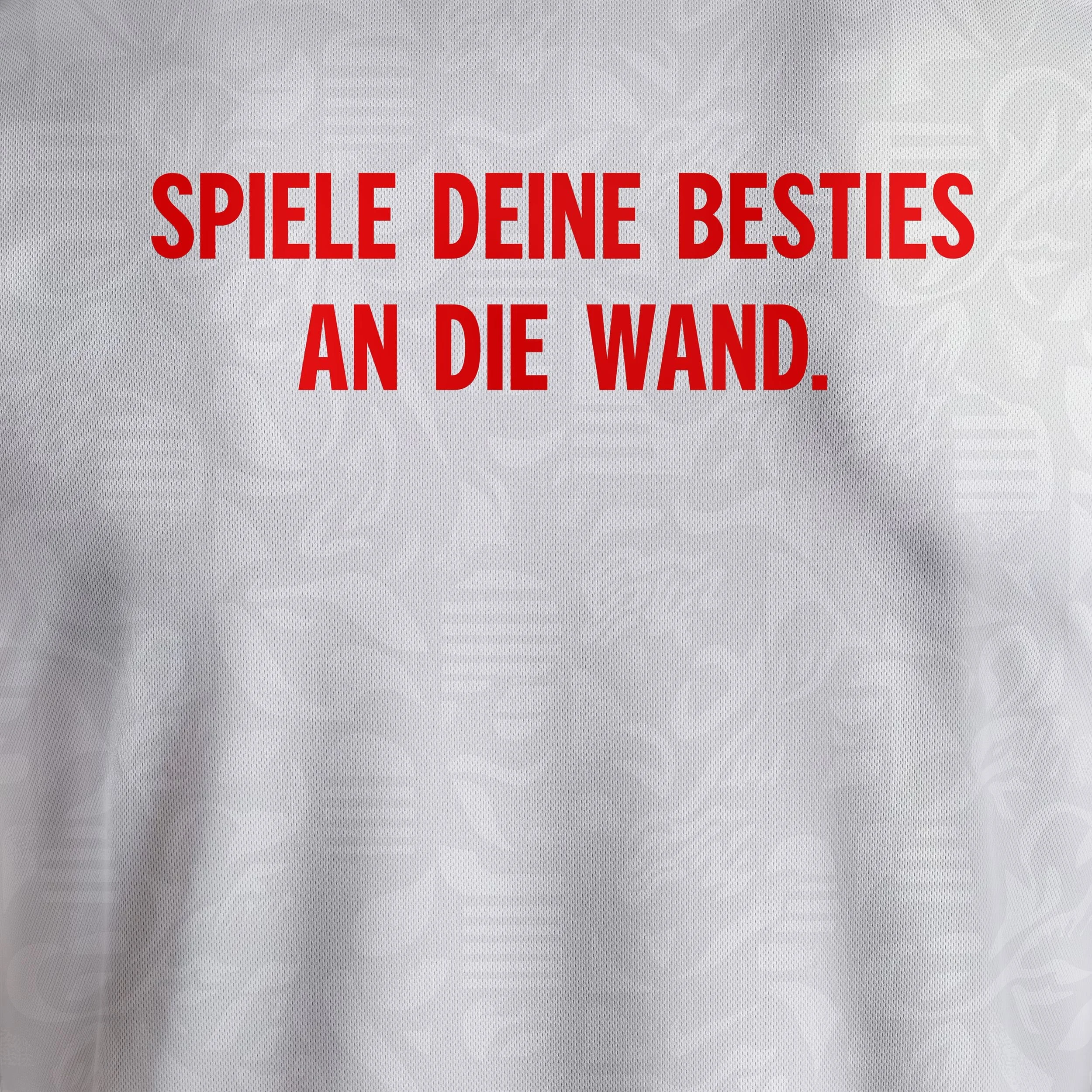 20 Minuten WM-Tippspiel: Weisses England-Trikot in Nahaufnahme, rote Flockschrift "Spiele deine Besties an die Wand."
