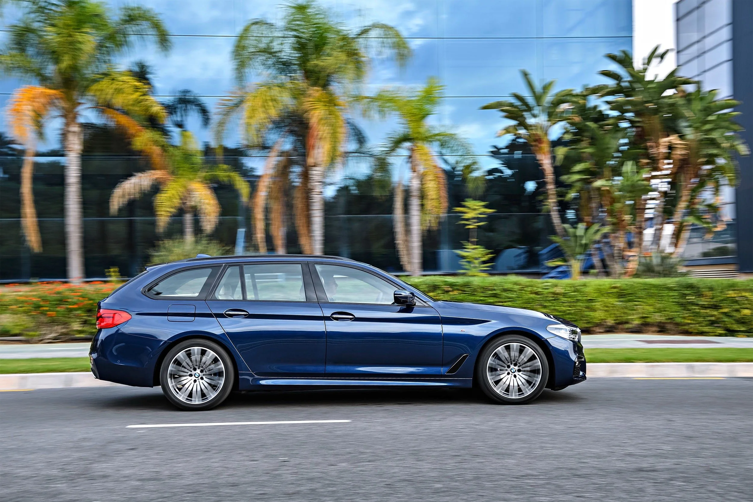 BMW 5ER Kombi Pressclub – Automotive-Motiv 8, High-End-Retusche Bildergut
