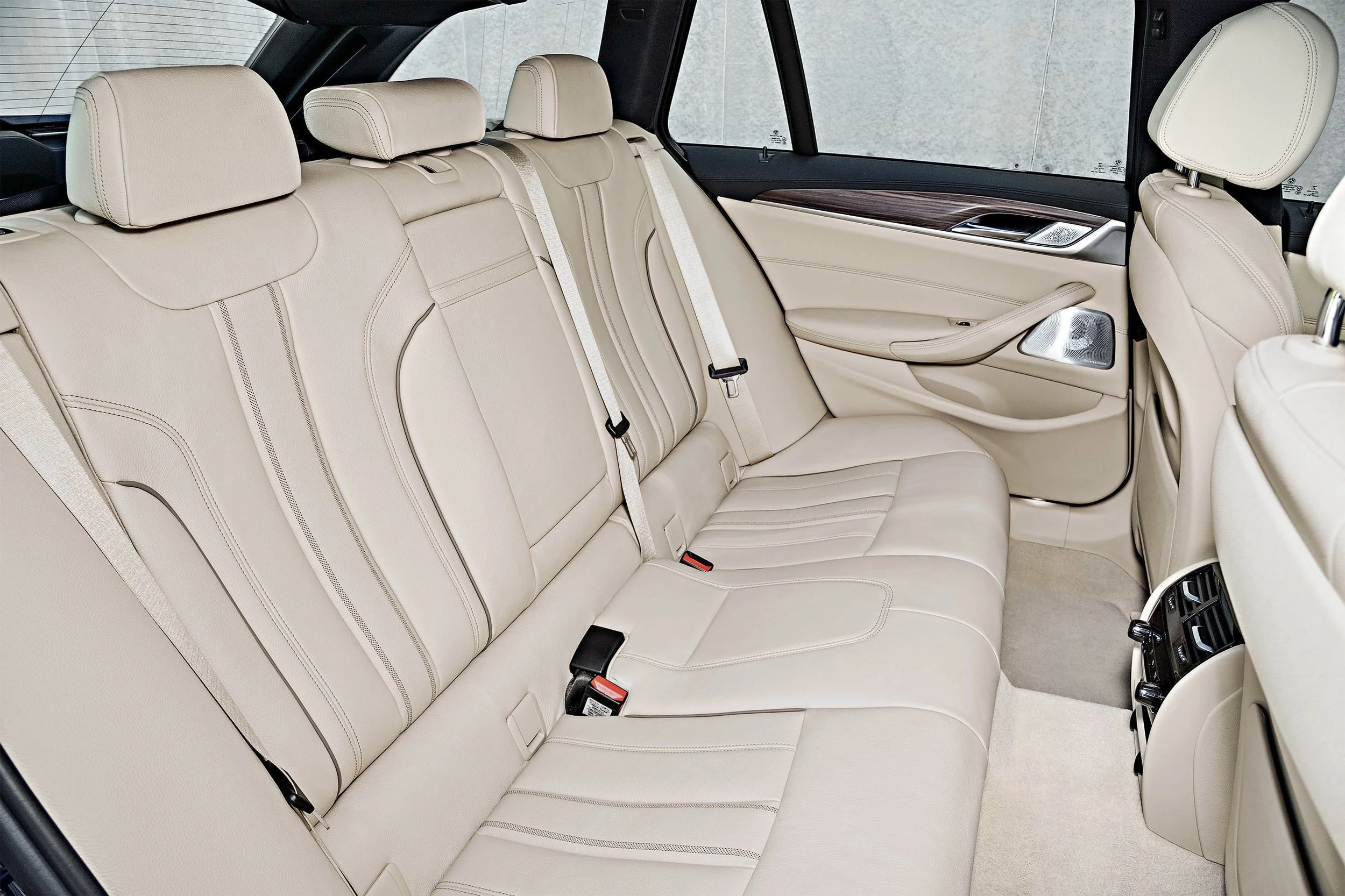 BMW 5ER Kombi Pressclub – Automotive-Motiv 18, High-End-Retusche Bildergut