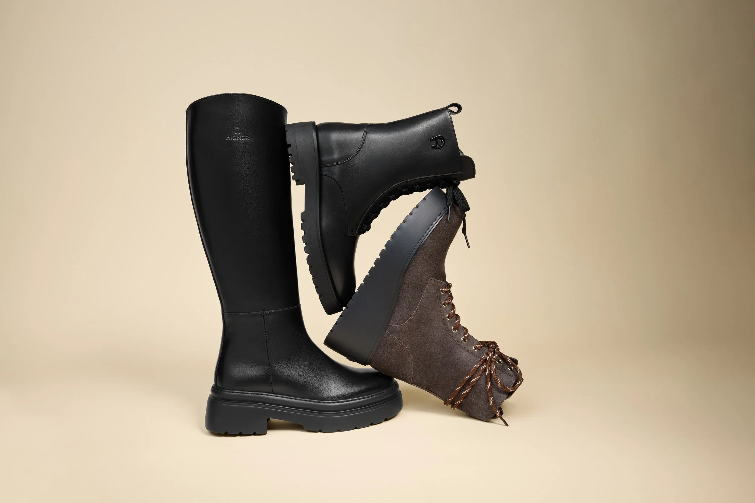 AIGNER Fall-Winter 2026: Stiefel und Boots kombiniert, schwarzes und braunes Leder
