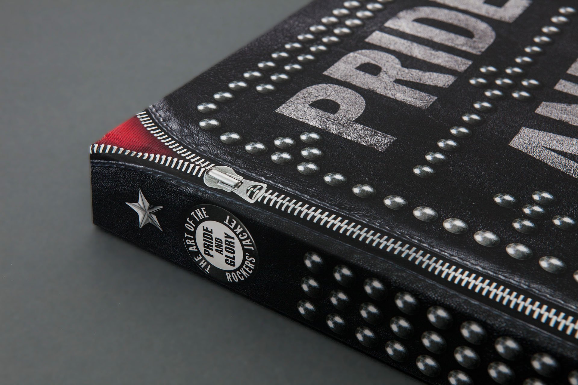 Pride and Glory Lewis Leathers – Beauty-Motiv 2, High-End-Retusche Bildergut