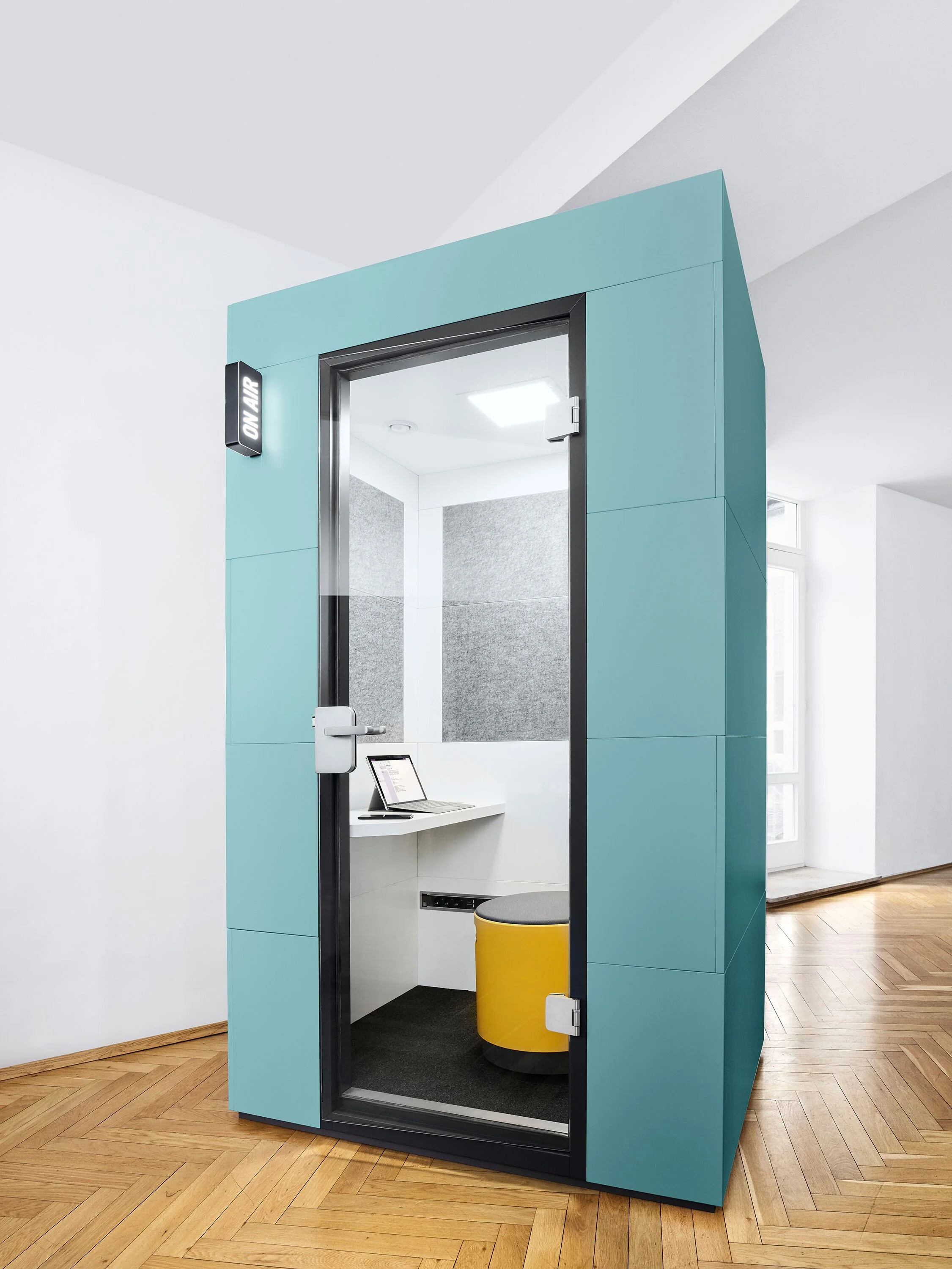 Steelcase Campaign – Product-Motiv 3, High-End-Retusche Bildergut