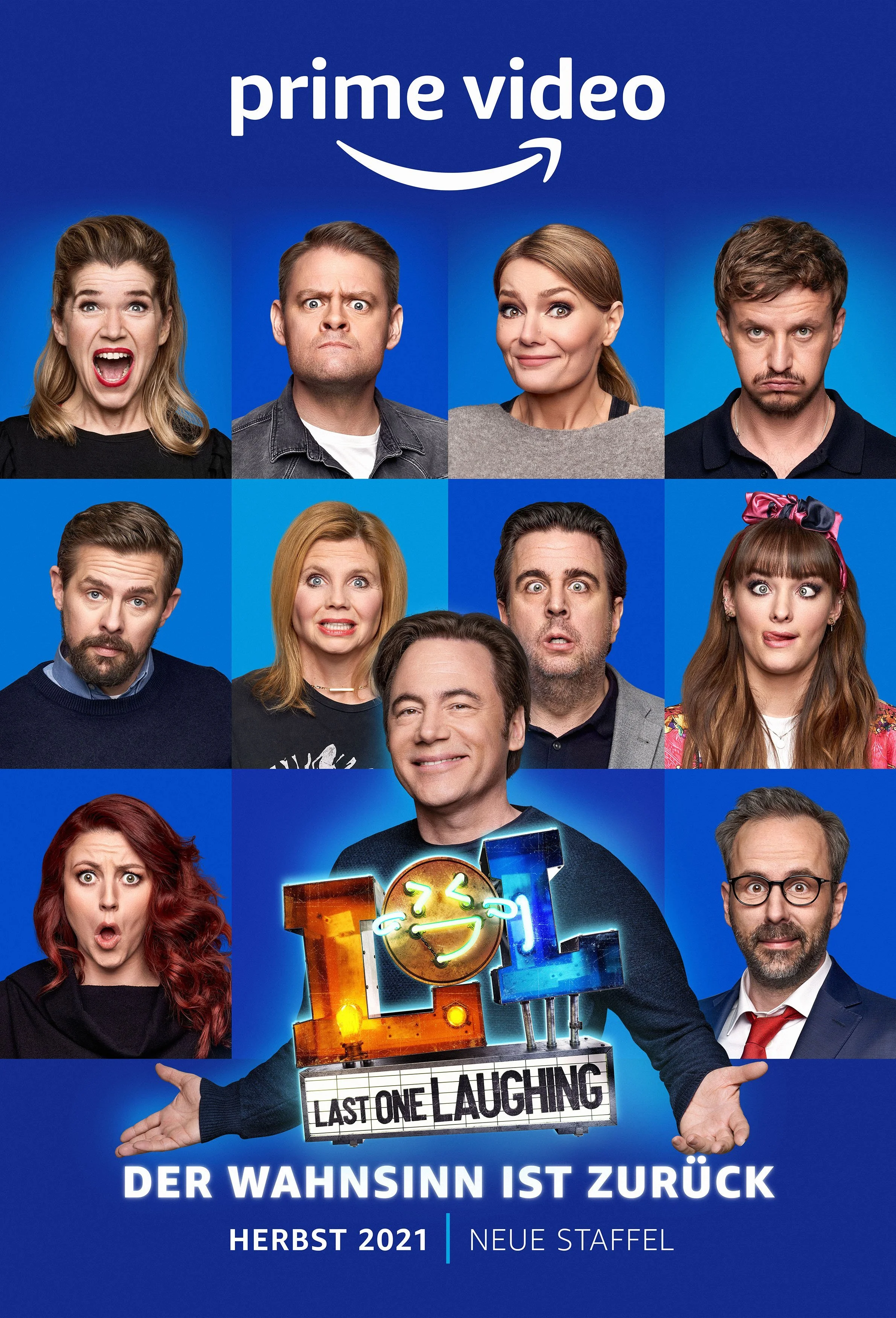 Comedians mit überraschten Mienen im blauen Kachel-Raster, Bully im Zentrum, Amazon Prime LOL Last One Laughing Vol. 2 – Retusche Bildergut.