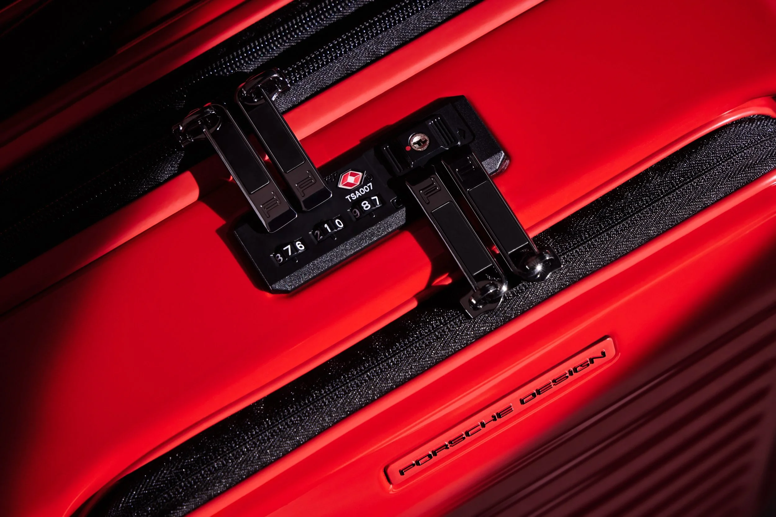 Porsche Design Roadster Hardcase – Product-Motiv 4, High-End-Retusche Bildergut