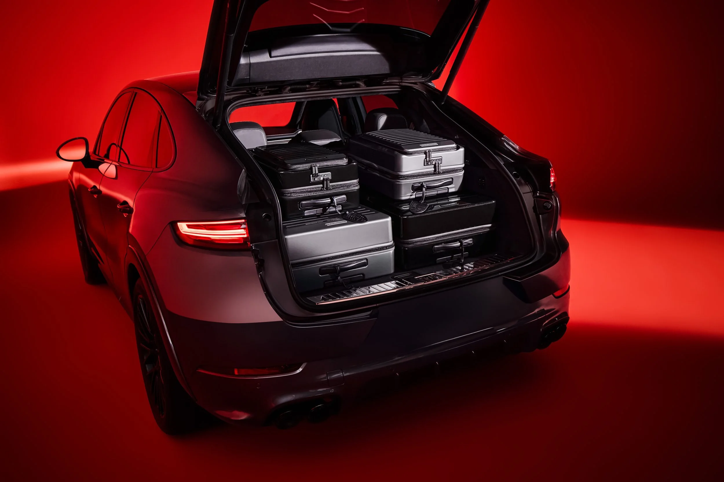 Porsche Design Roadster Hardcase – Product-Motiv 18, High-End-Retusche Bildergut